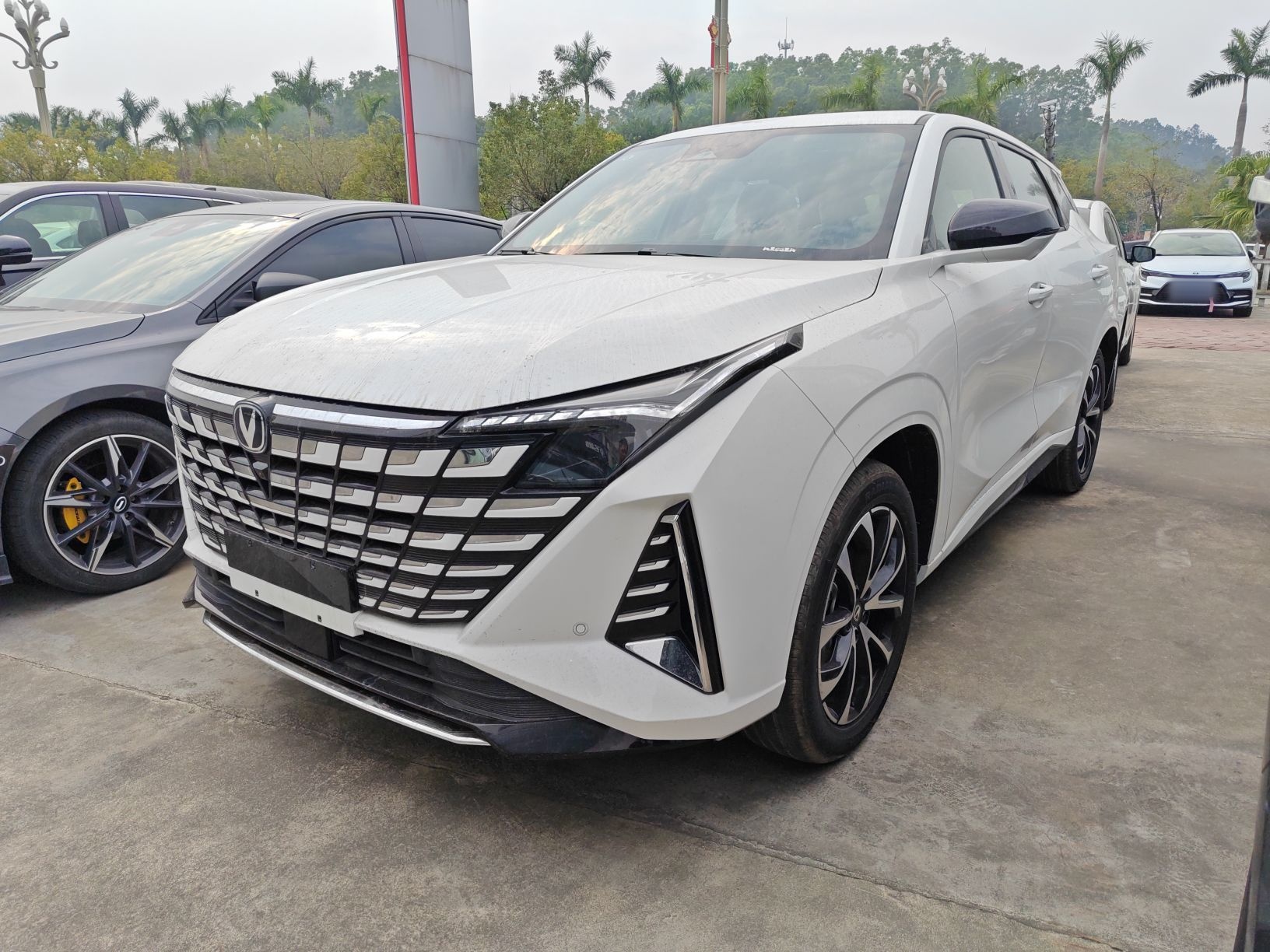 Changan UNI-Z PHEV 2025 car image 