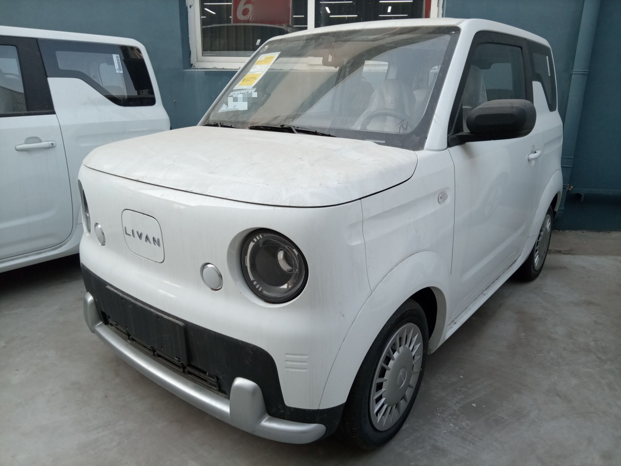 Livan 2025 immagine di auto 