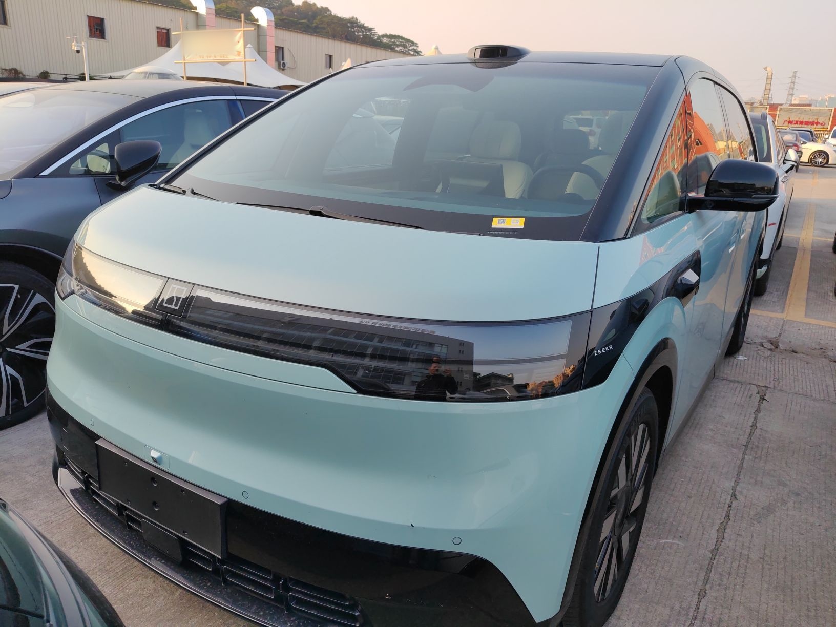 Zeekr MIX 2024 汽车图片 