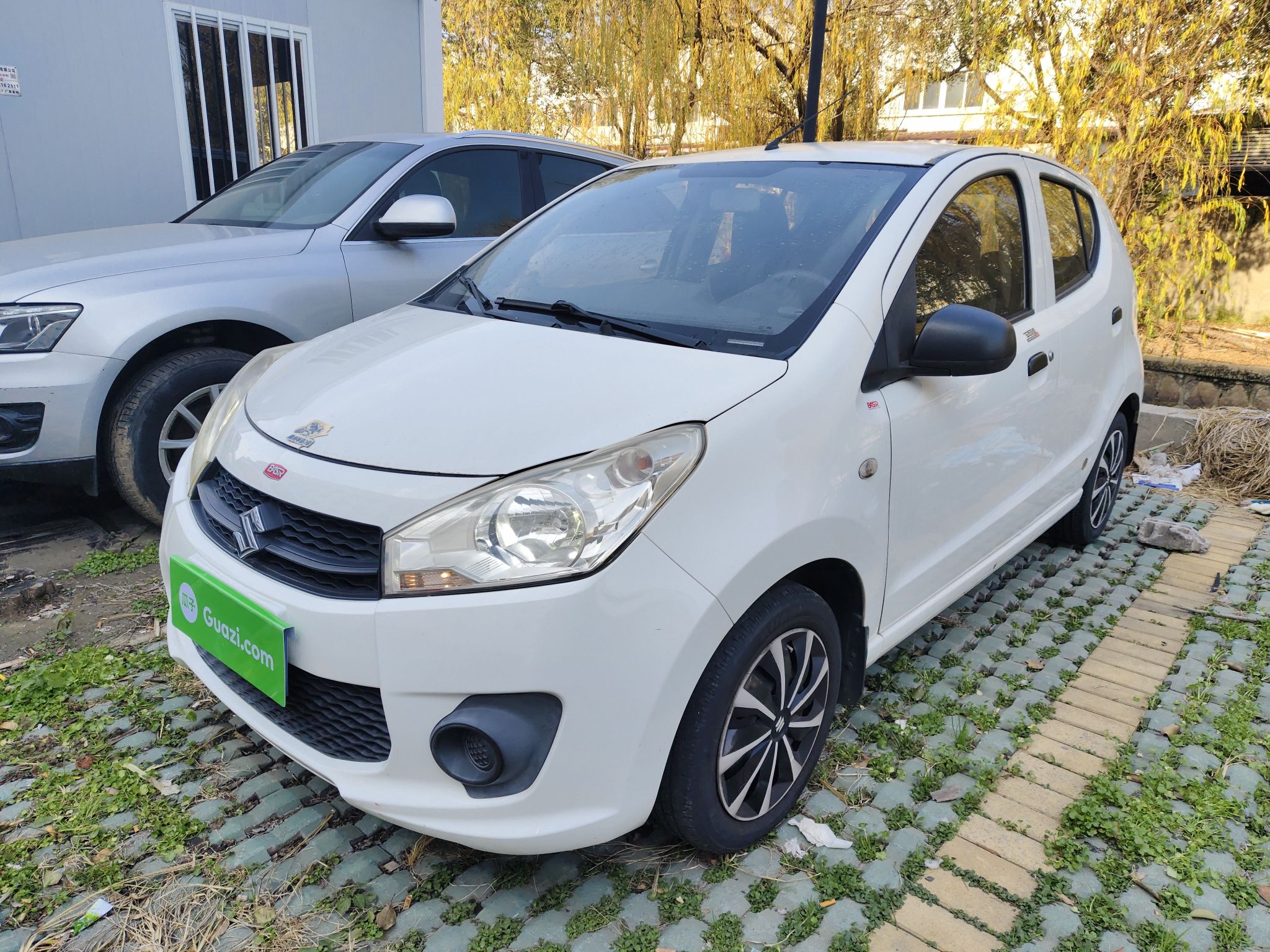 Suzuki 2015 car image 