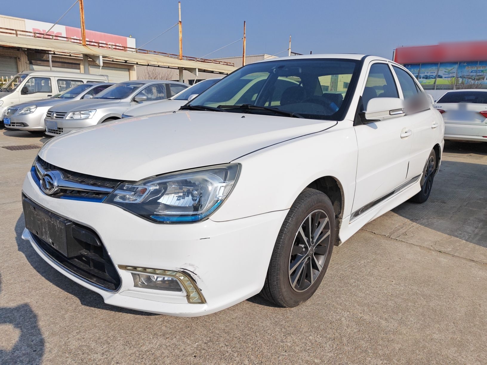 Soueast V3 Lingyue 2015 Soueast V3 Lingyue 2015 car image