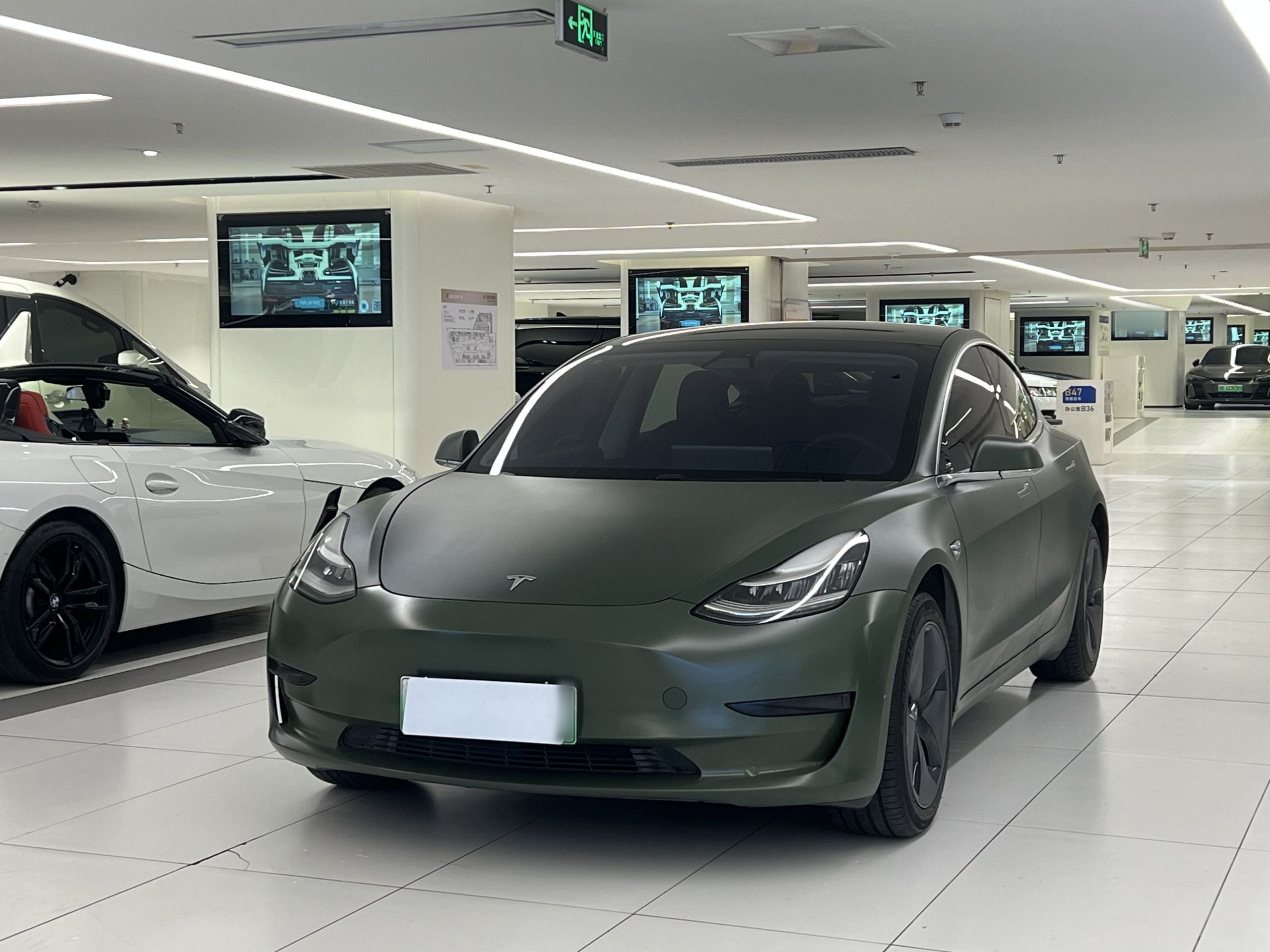Tesla Model 3 2020 immagine di auto 
