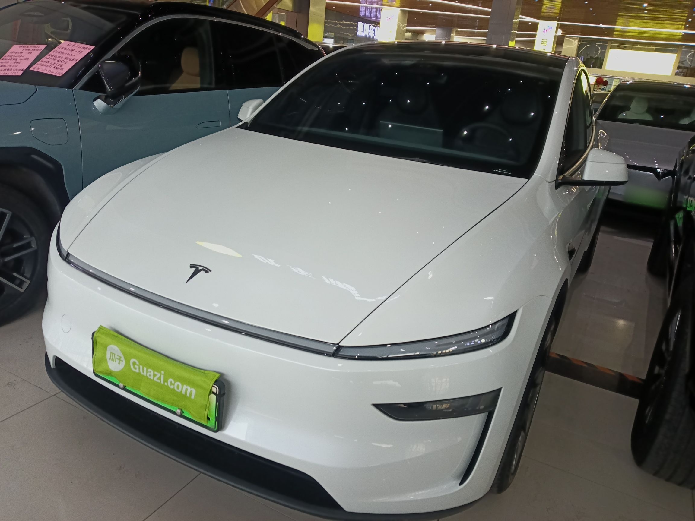 Tesla Model Y L 2025 汽车图片 