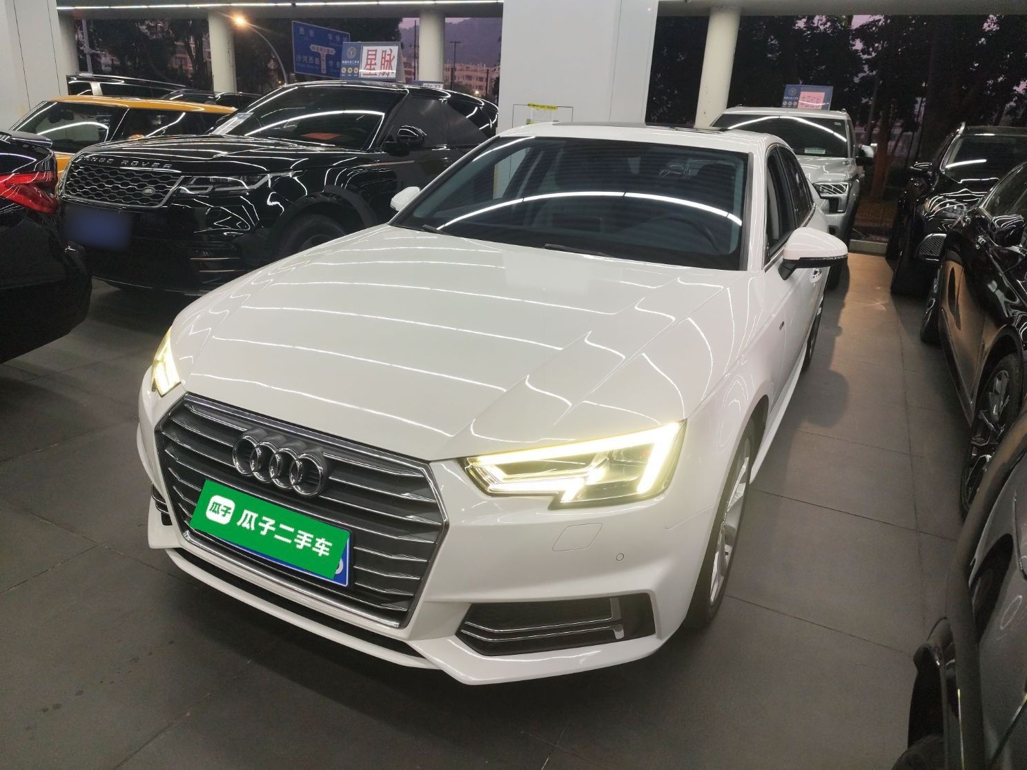 Audi A4L 2018 Audi A4L 2018 car image