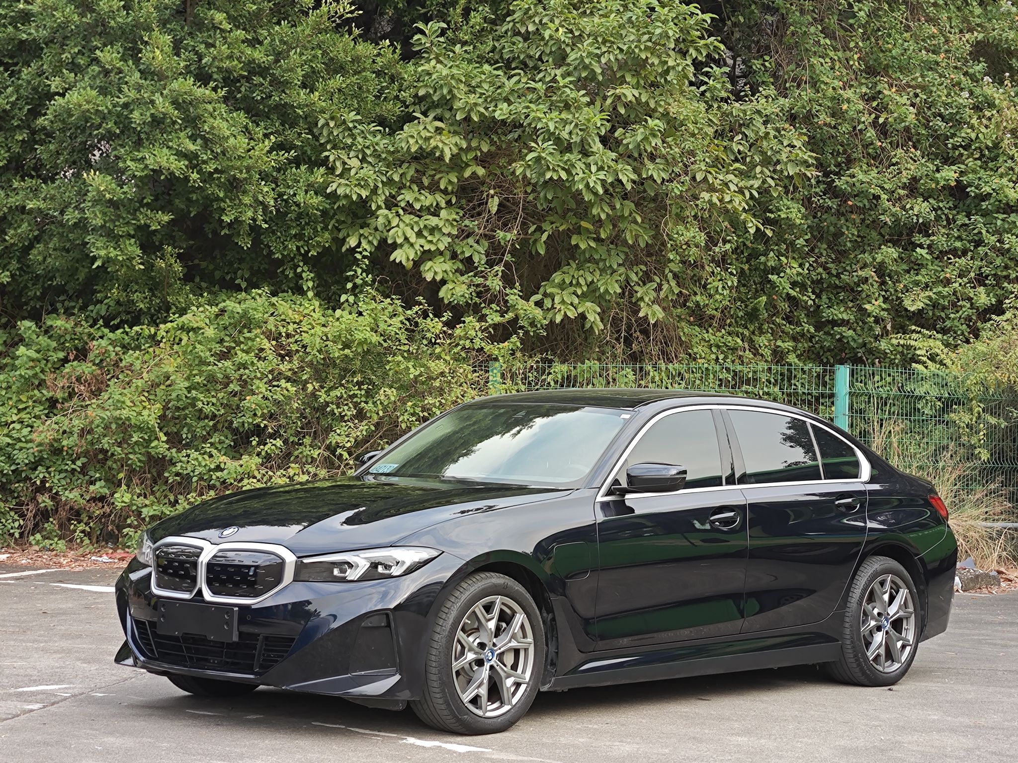 BMW i3 2024 car image 