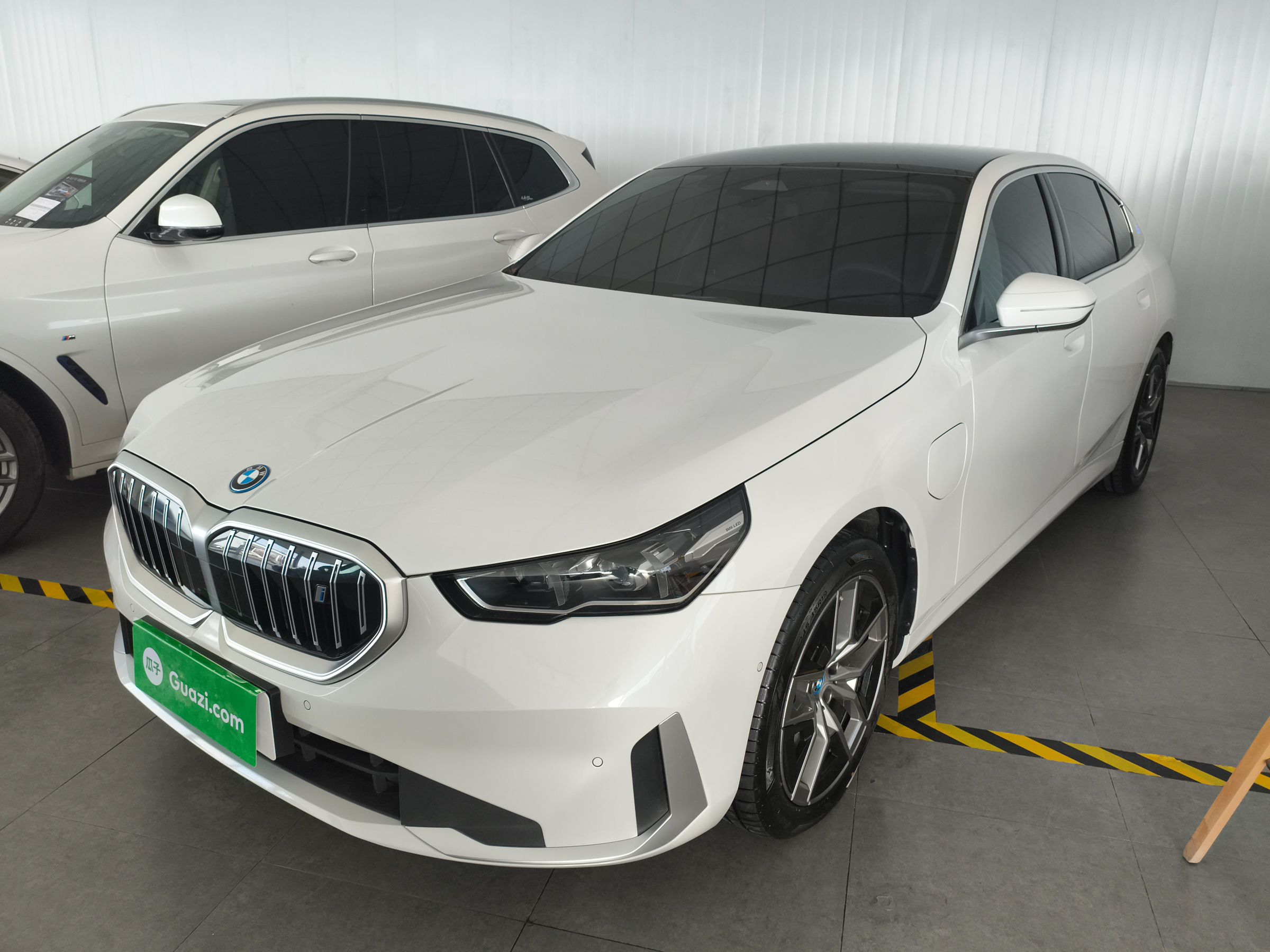 BMW i5 2024 car image 