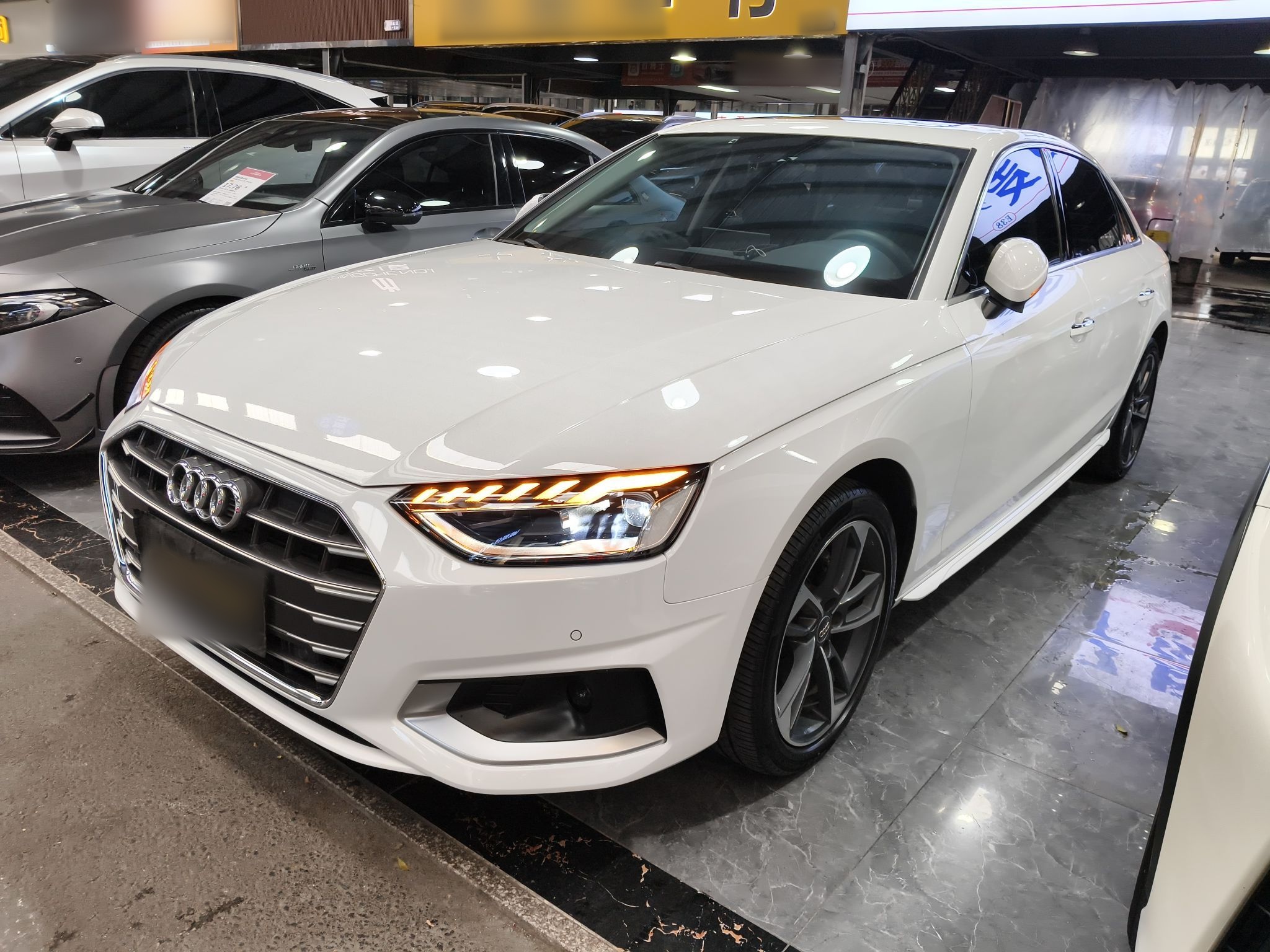 Audi A4L 2021 car image 