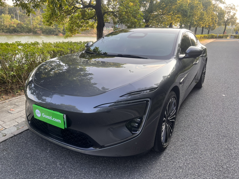 Avatr 12 2024 car image 