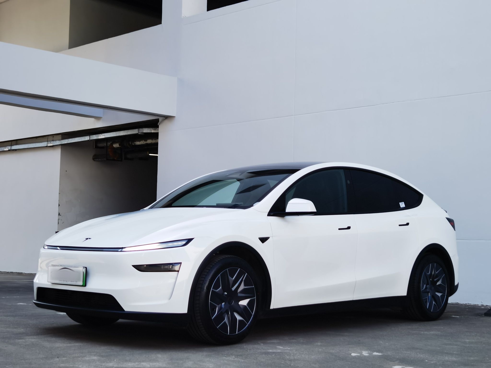 Tesla Model Y L 2025 汽车图片 