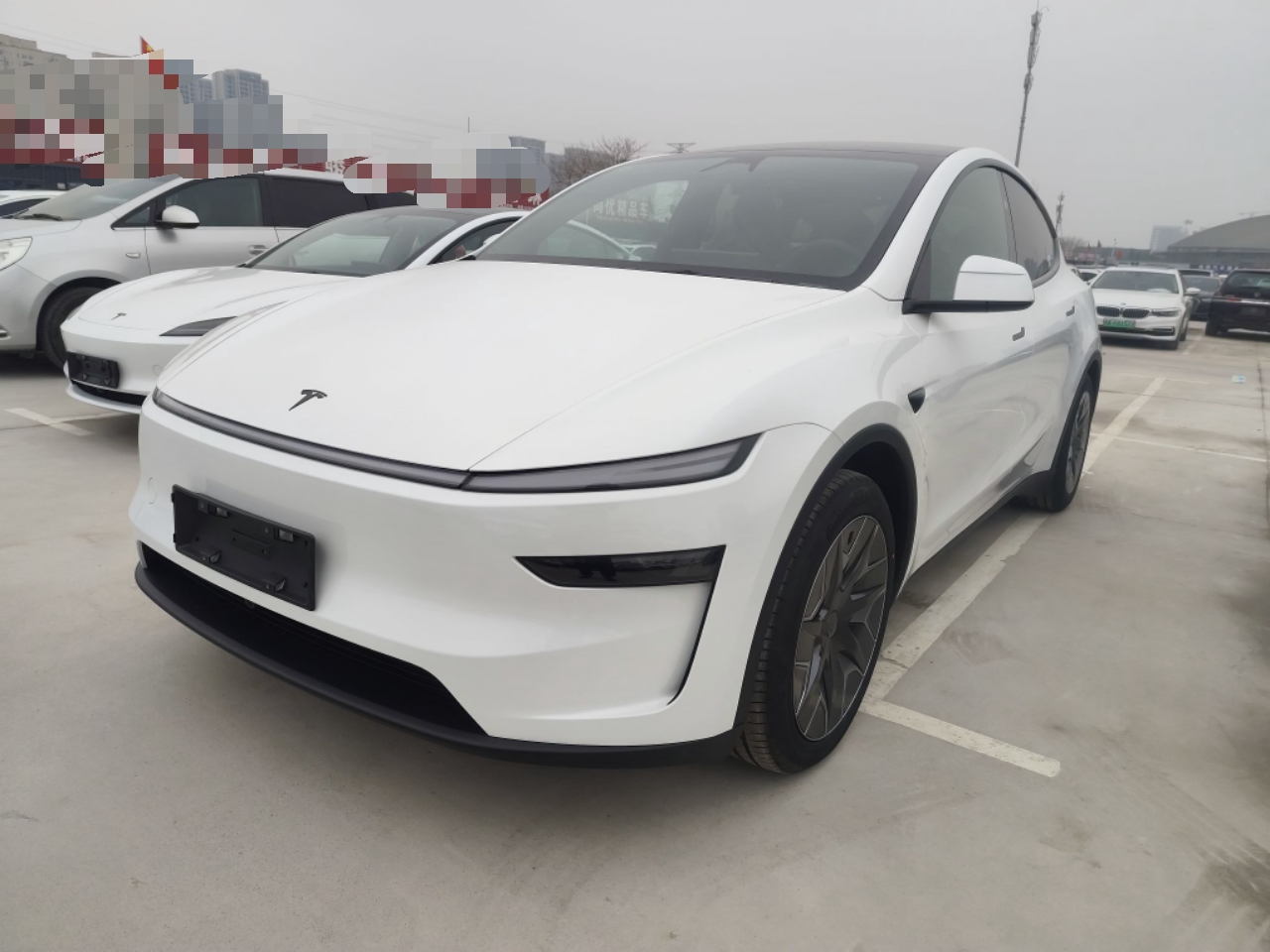 Tesla Model Y L 2025 汽车图片 