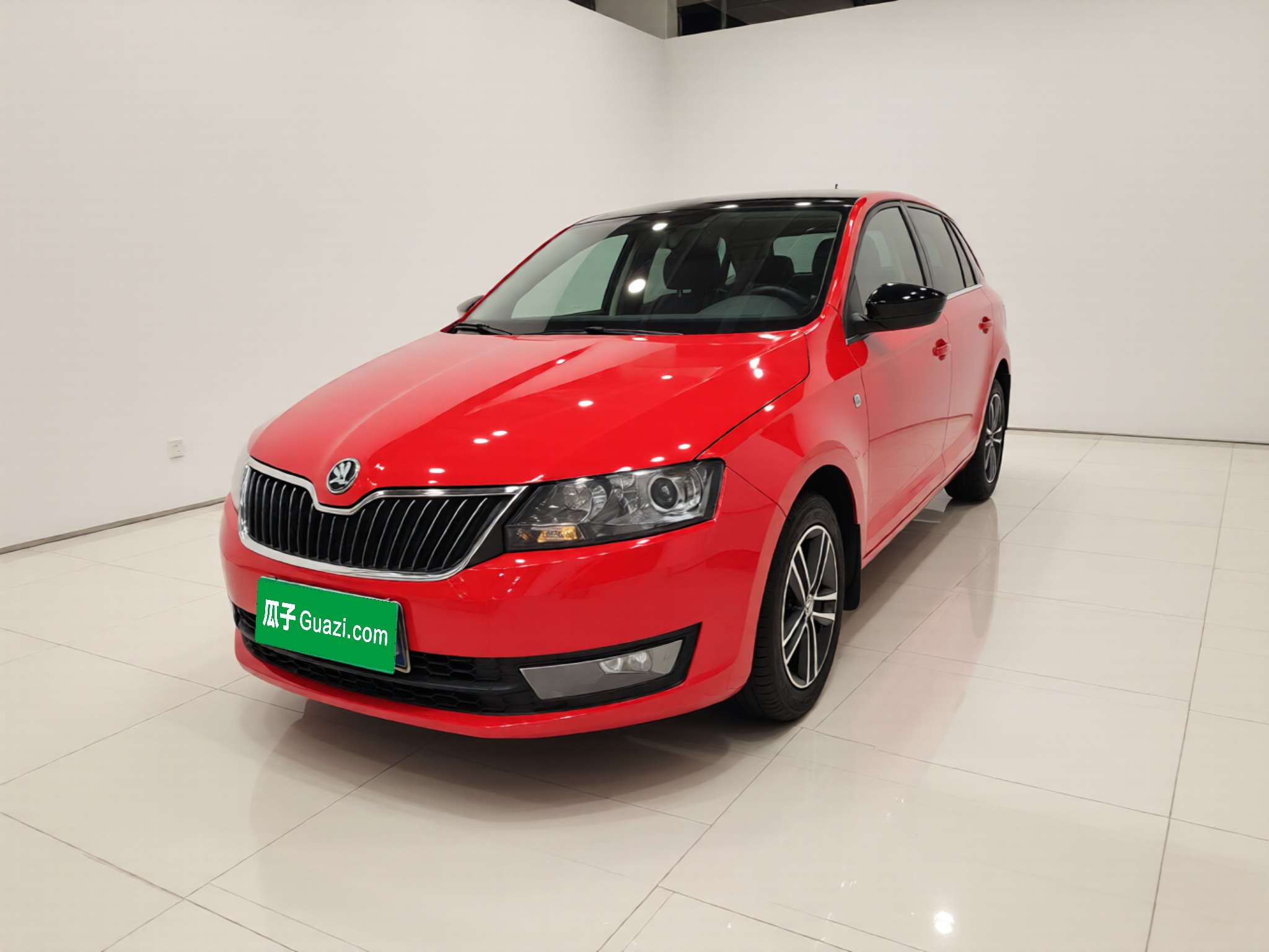 Skoda Rapid Spaceback 2014 Skoda Rapid Spaceback 2014 car image