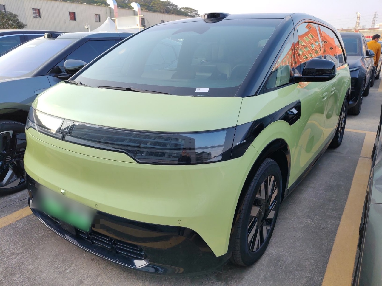 Zeekr MIX 2024 汽车图片 