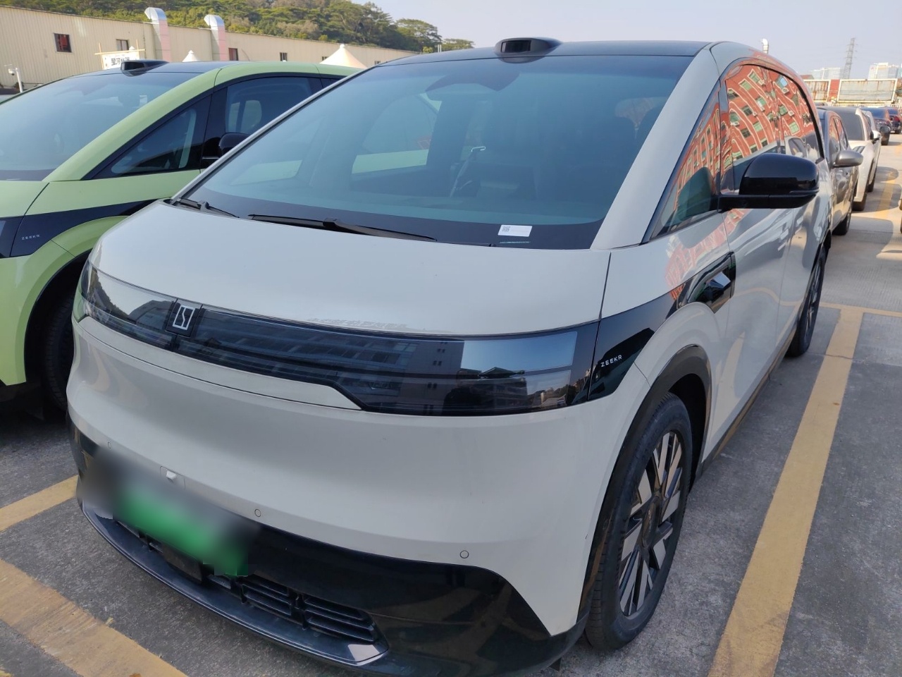 Zeekr MIX 2024 汽车图片 