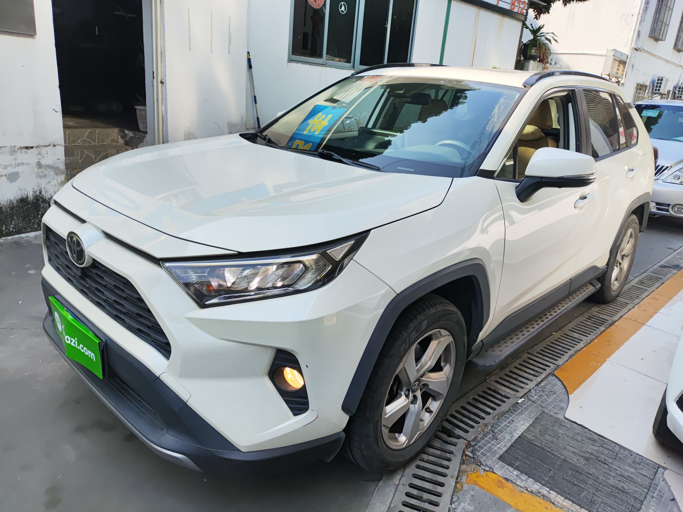 Toyota RAV4 2020 car image 