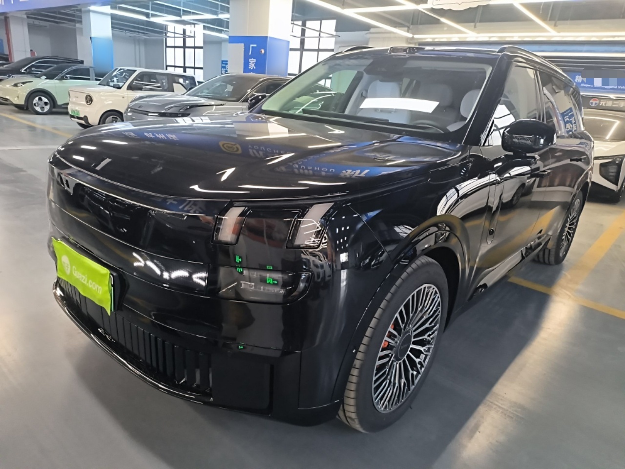 Lynk & Co 900 2025 Lynk & Co 900 2025 car image