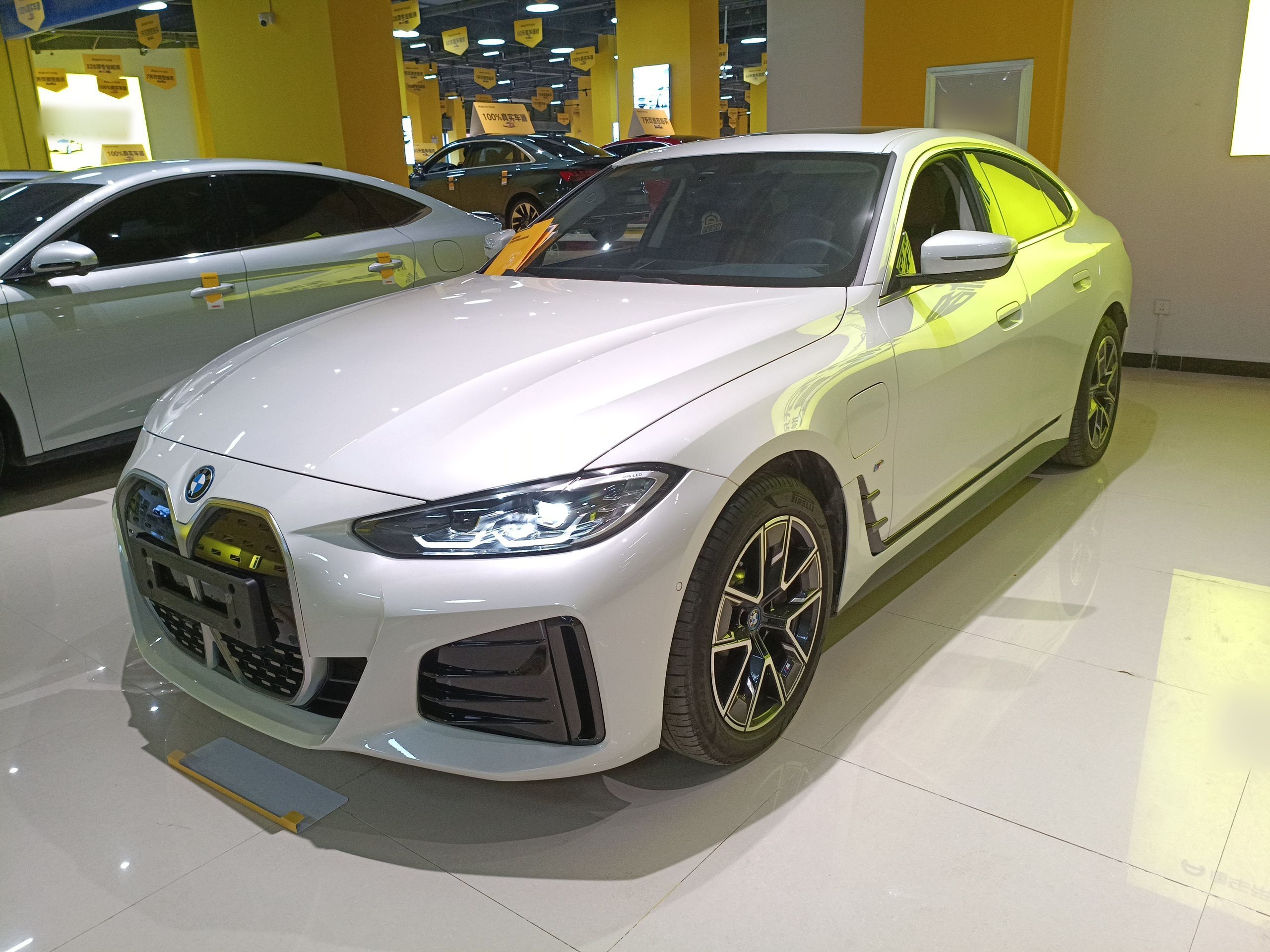 BMW i4 2025 car image 