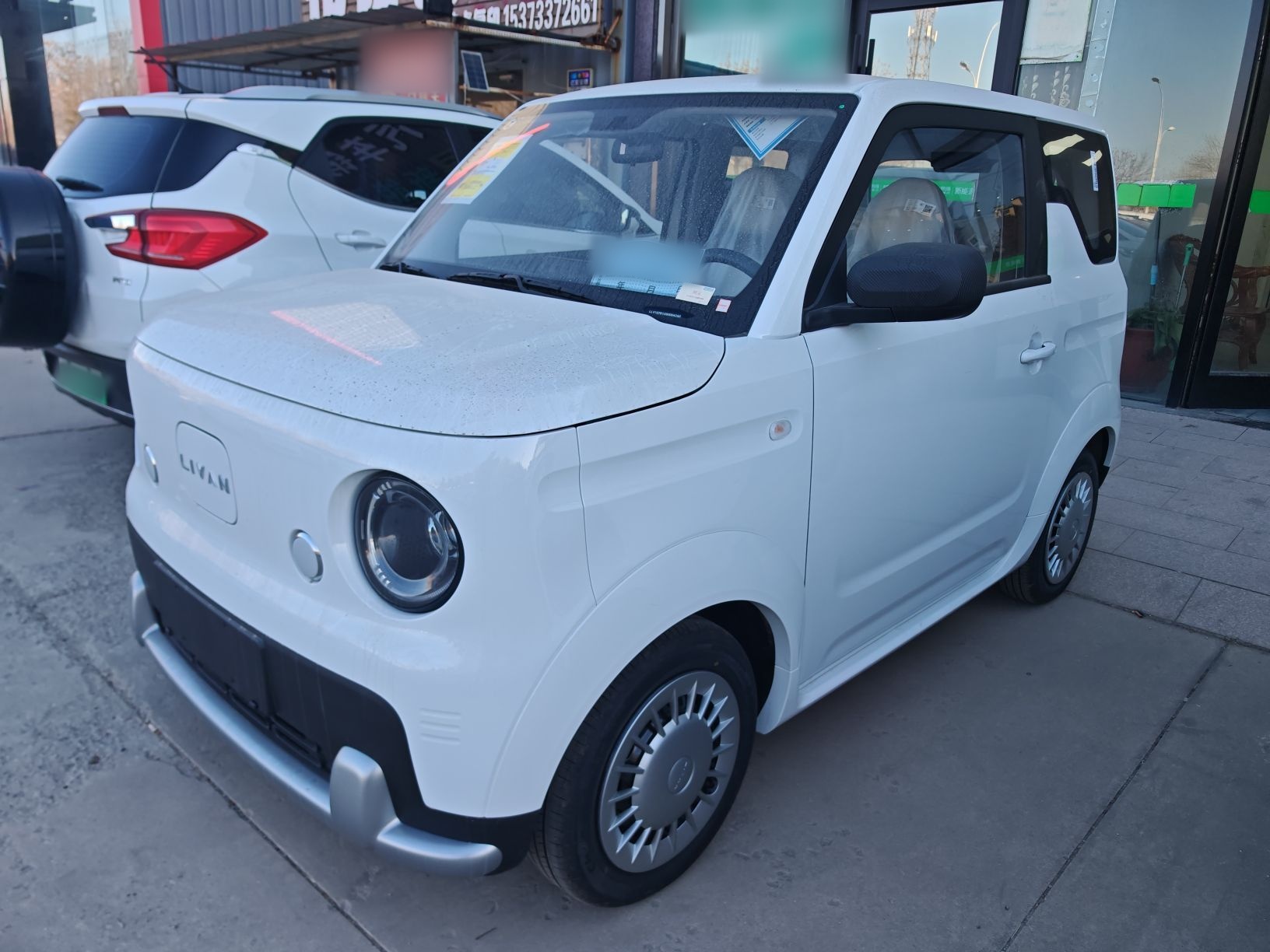 Livan 2025 car image 