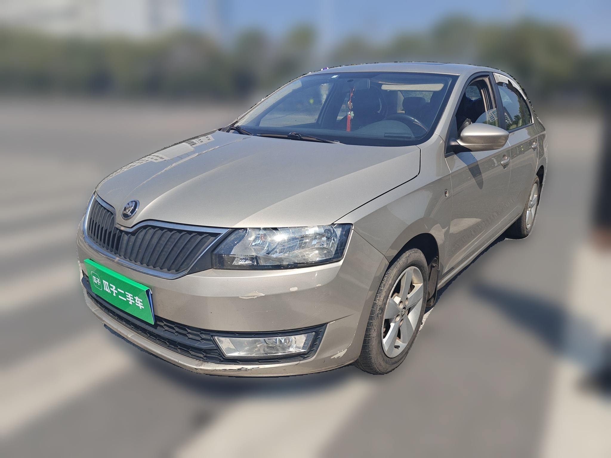 Skoda Rapid 2014 Skoda Rapid 2014 car image