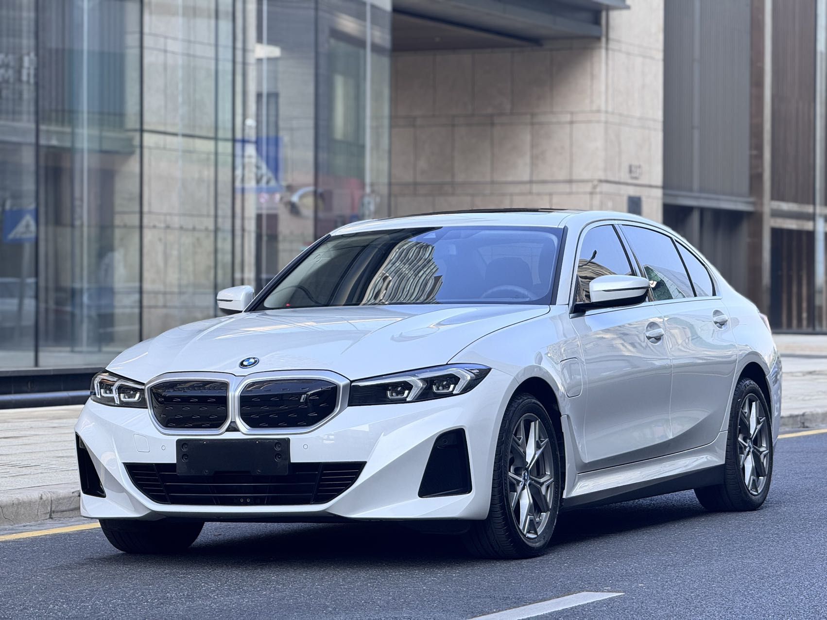 BMW i3 2023 car image 
