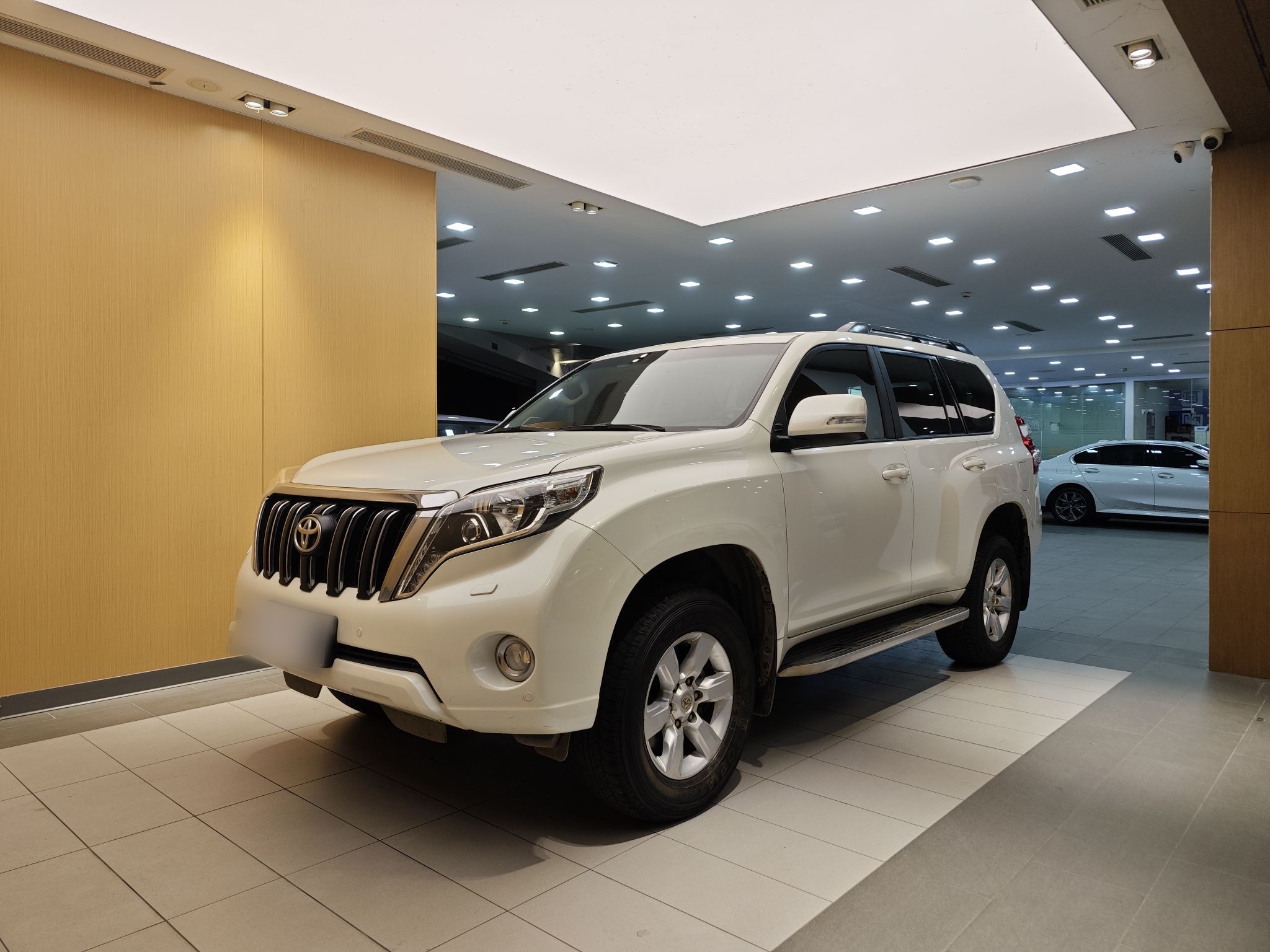 Toyota Land Cruiser Prado 2017 car image 