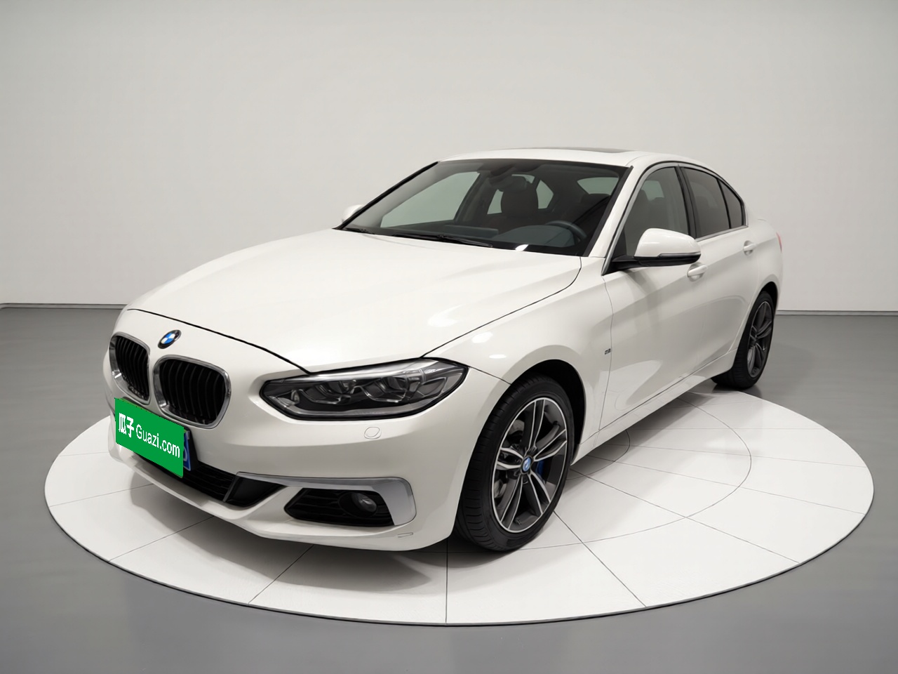 BMW 1 Series 2019 car image 