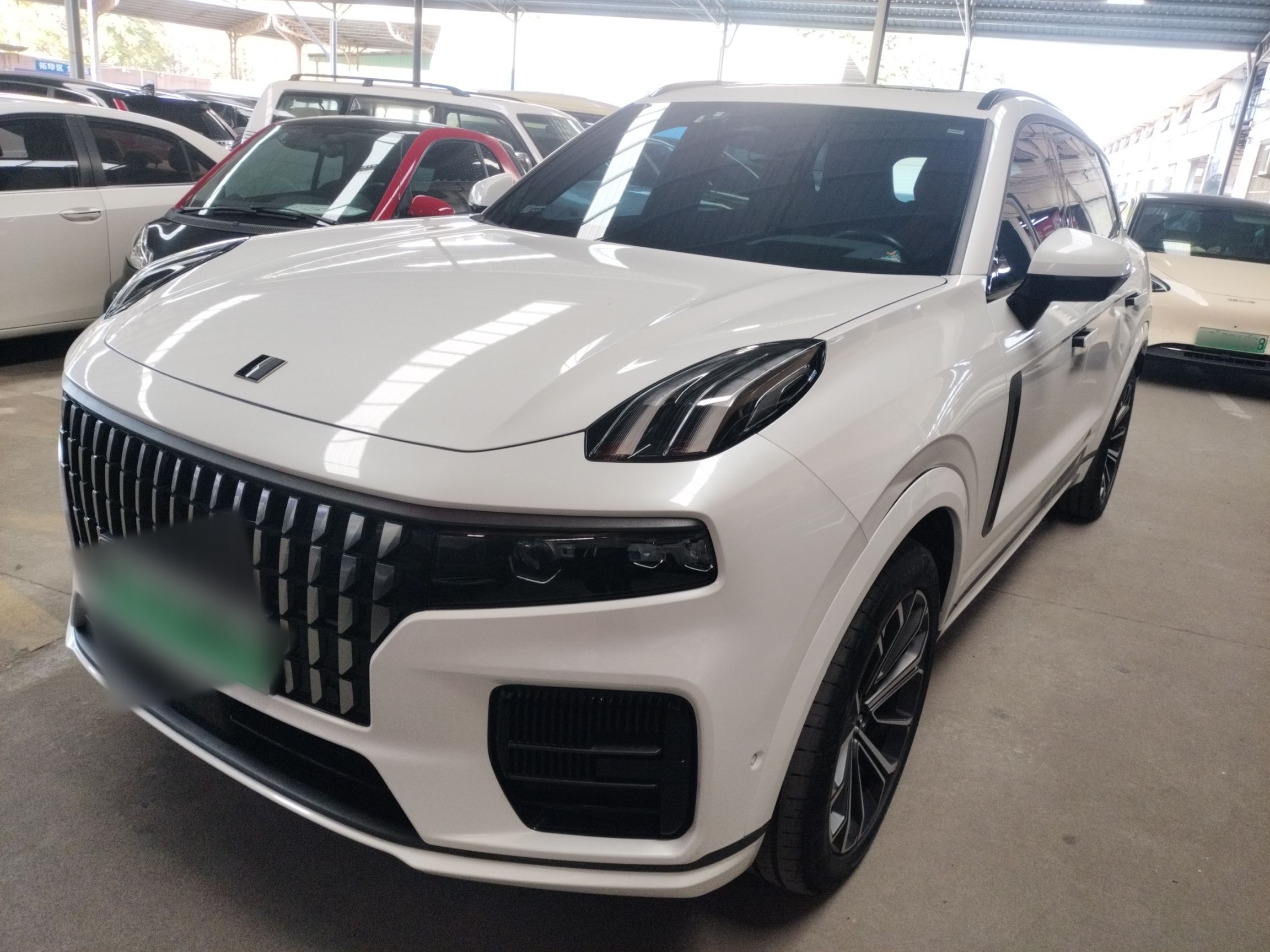 Lynk & Co 09 EM-P 2023 Lynk & Co 09 EM-P 2023 car image