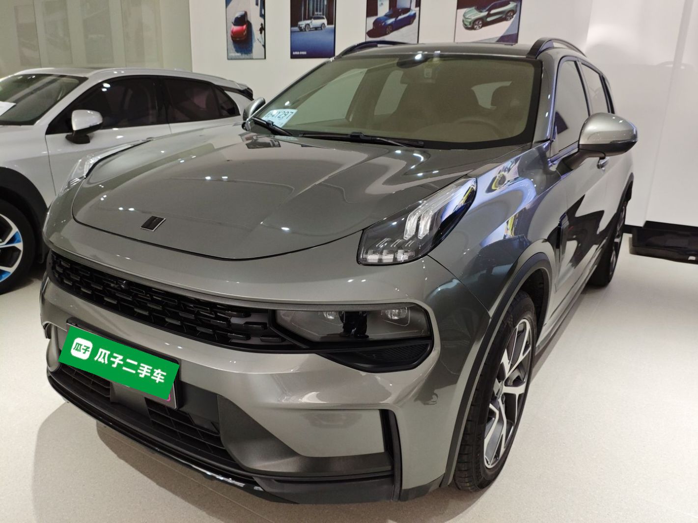 Lynk & Co 01 EM-P 2022 Lynk & Co 01 EM-P 2022 car image