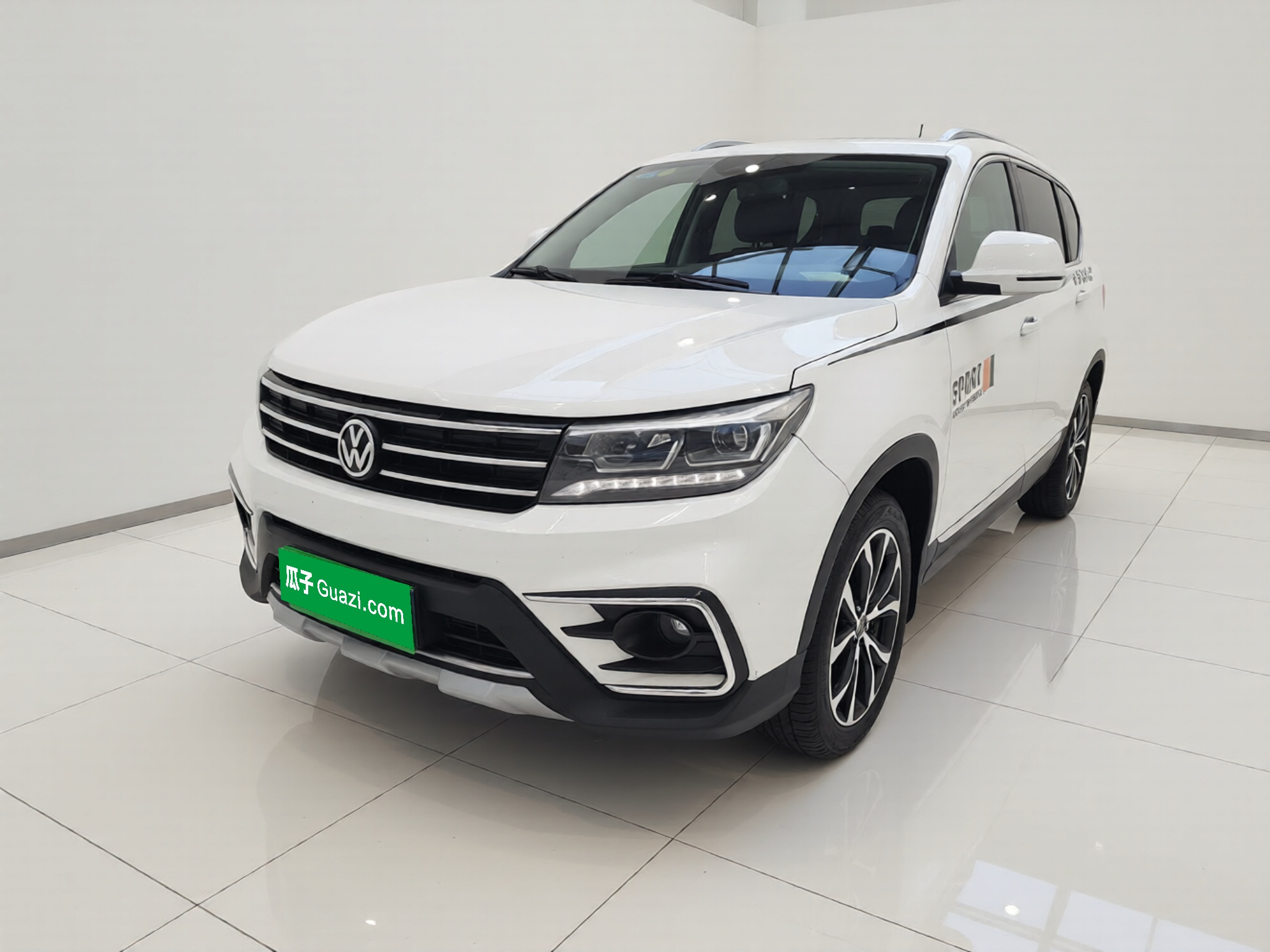 Forthing JOYEAR X5 2017 car image 