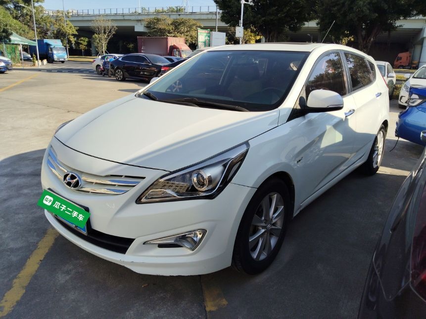 Hyundai Reina Hatchback 2015 Hyundai Reina Hatchback 2015 car image