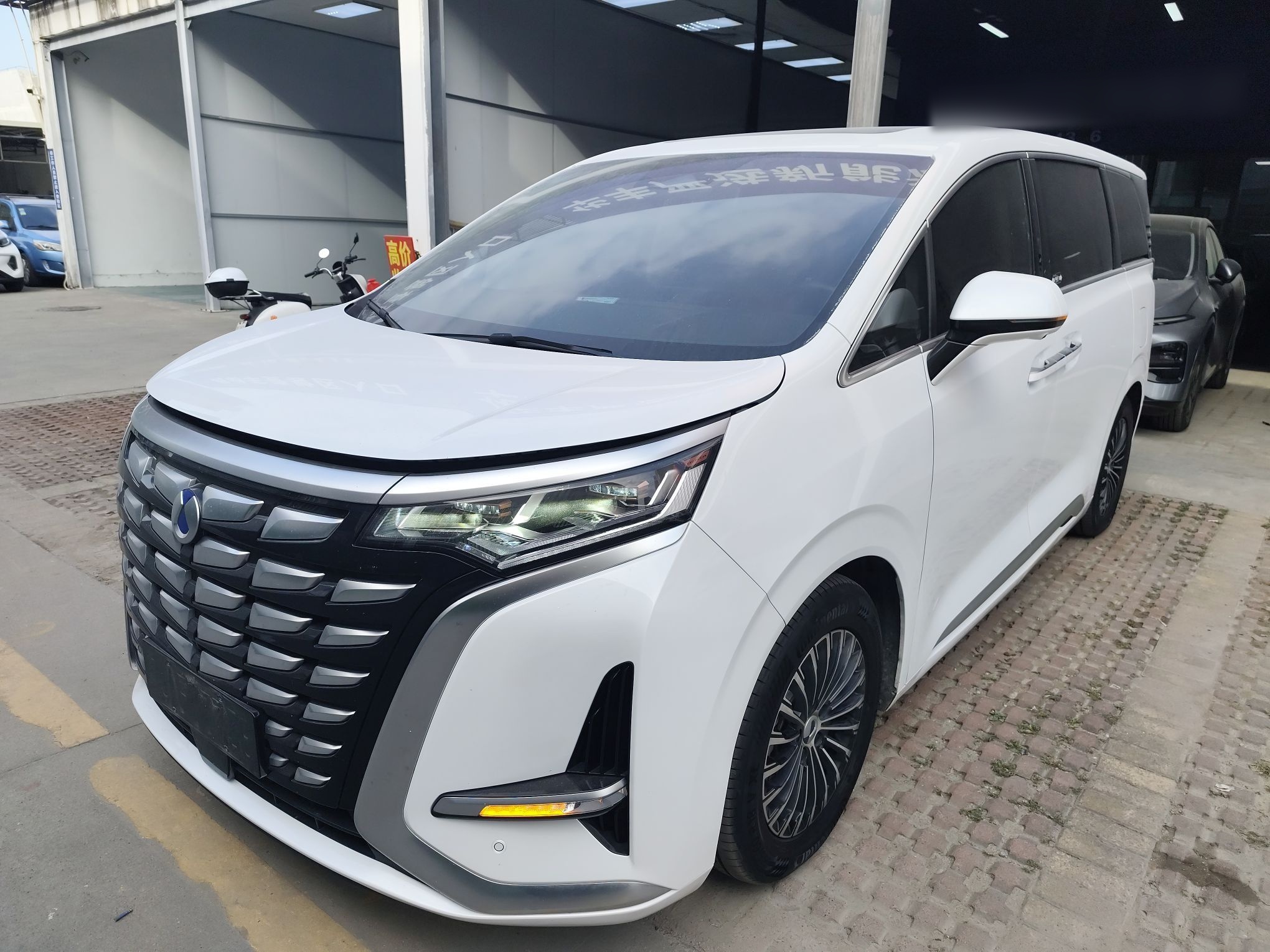 Denza D9 2024 صورة سيارة 