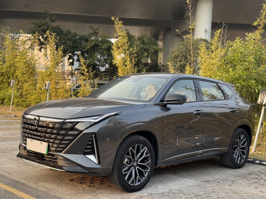 Changan UNI-Z PHEV 2025 car image 