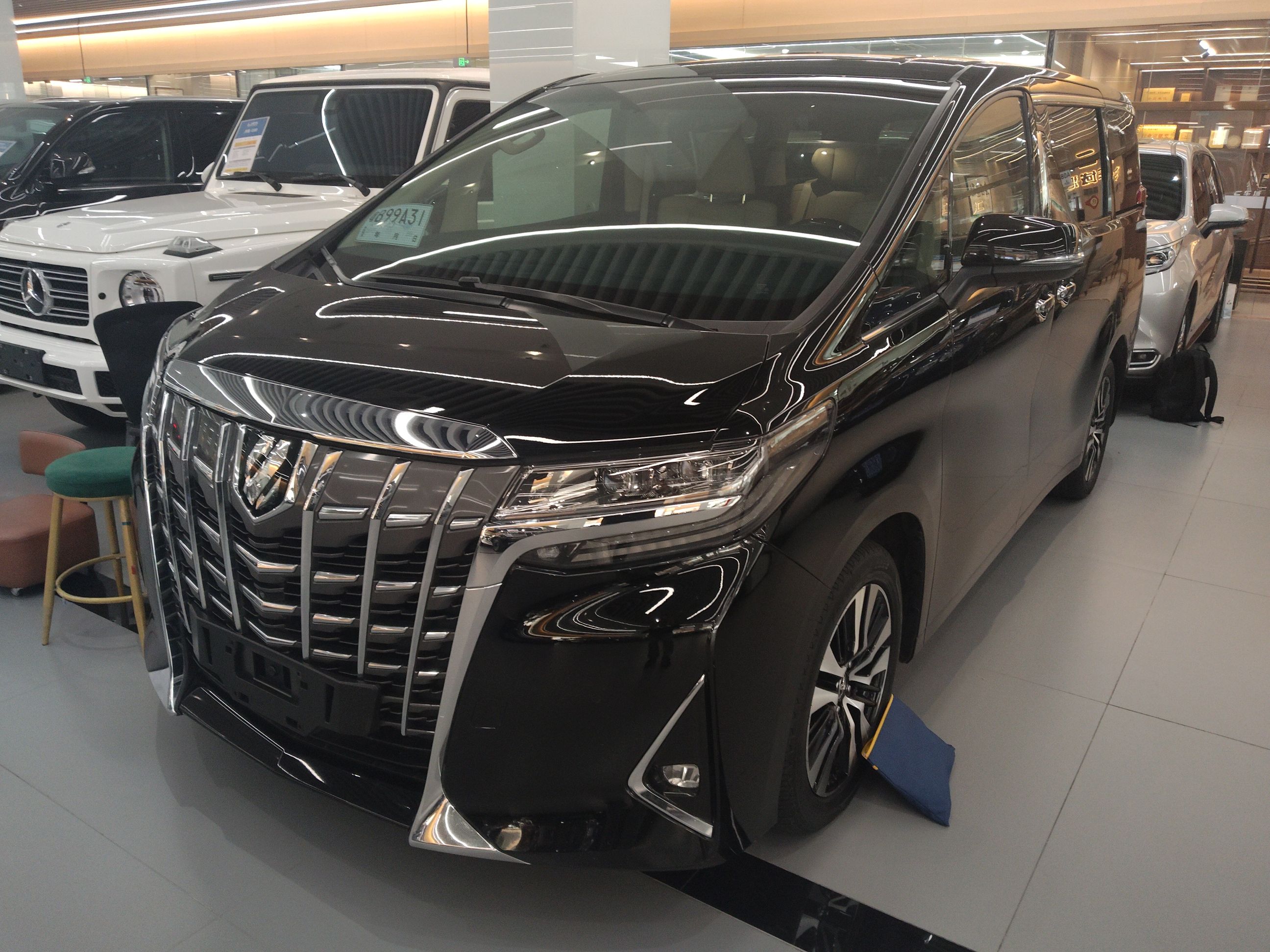 Toyota Alphard 2019 car image 