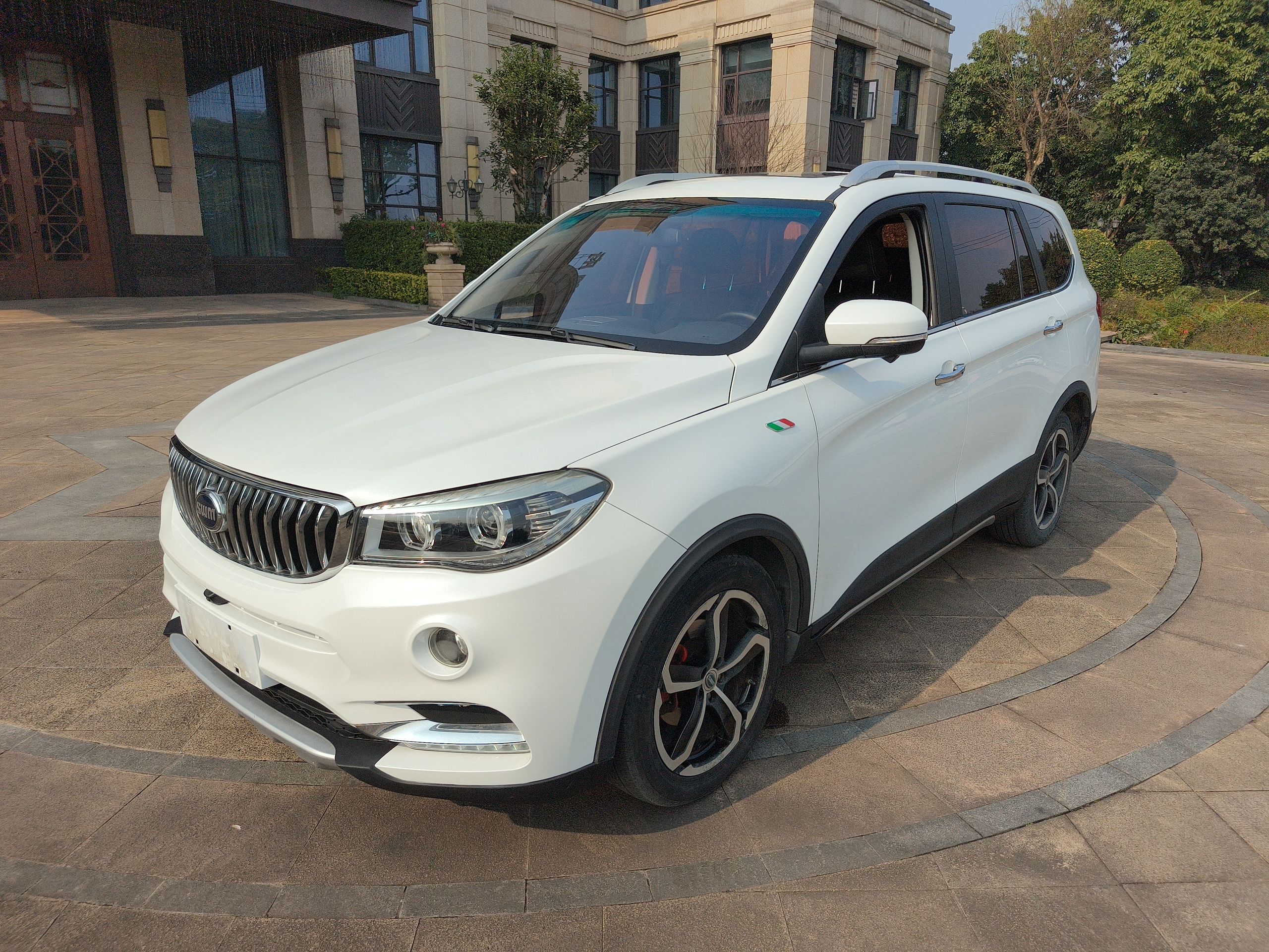 SWM X7 2018 SWM X7 2018 صورة سيارة