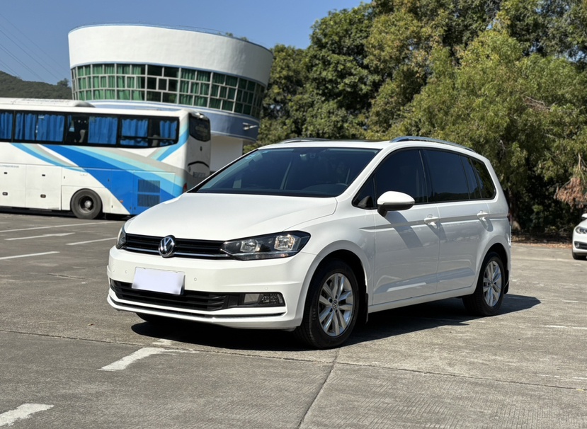 Volkswagen Touran 2019 car image 