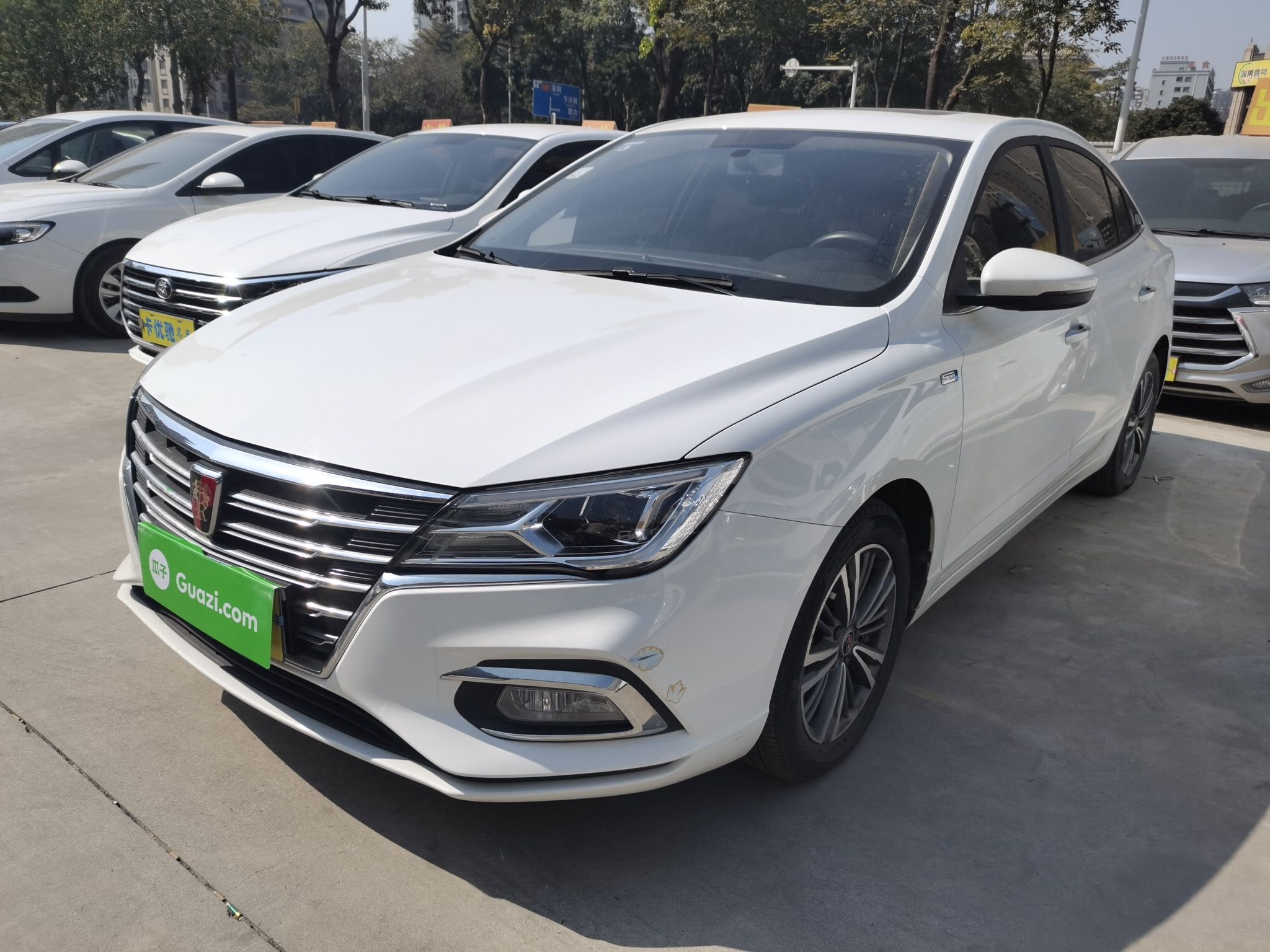 Roewe i5 2019 Roewe i5 2019 car image