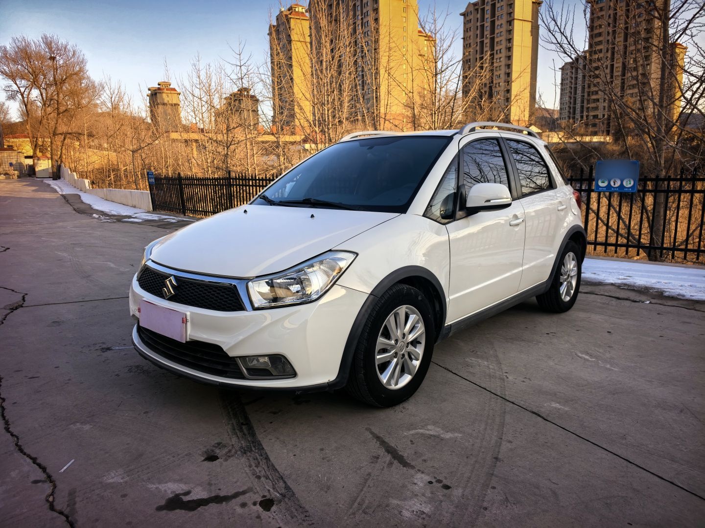 Suzuki SX4 2016 汽车图片 