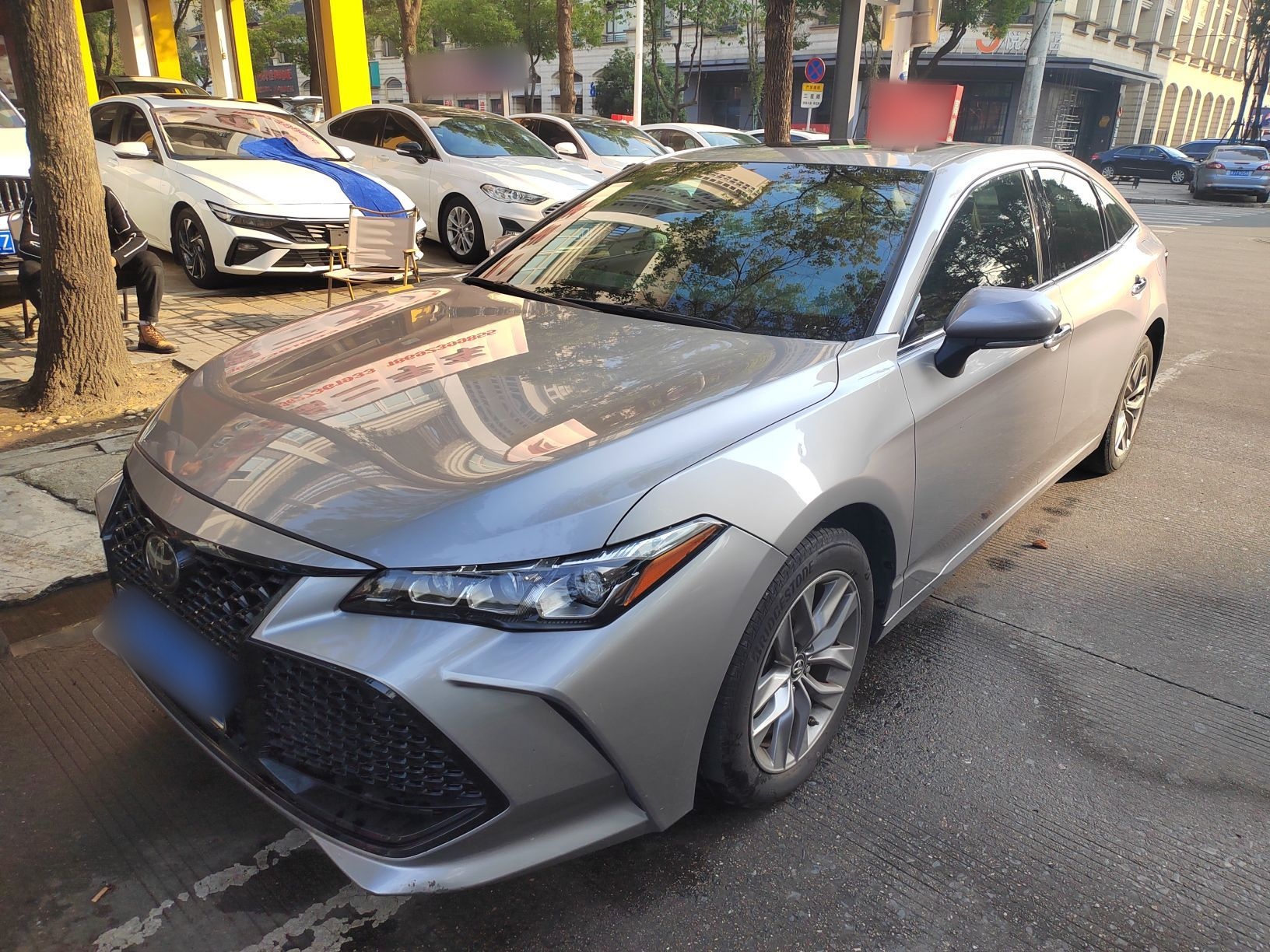 Toyota Avalon 2019 car image 