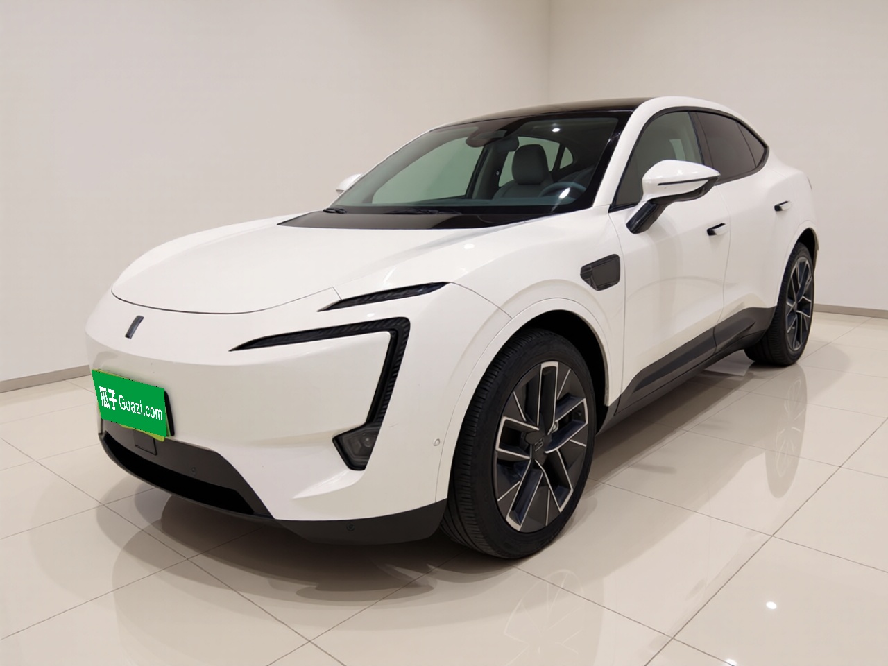 Avatr 11 2023 car image 