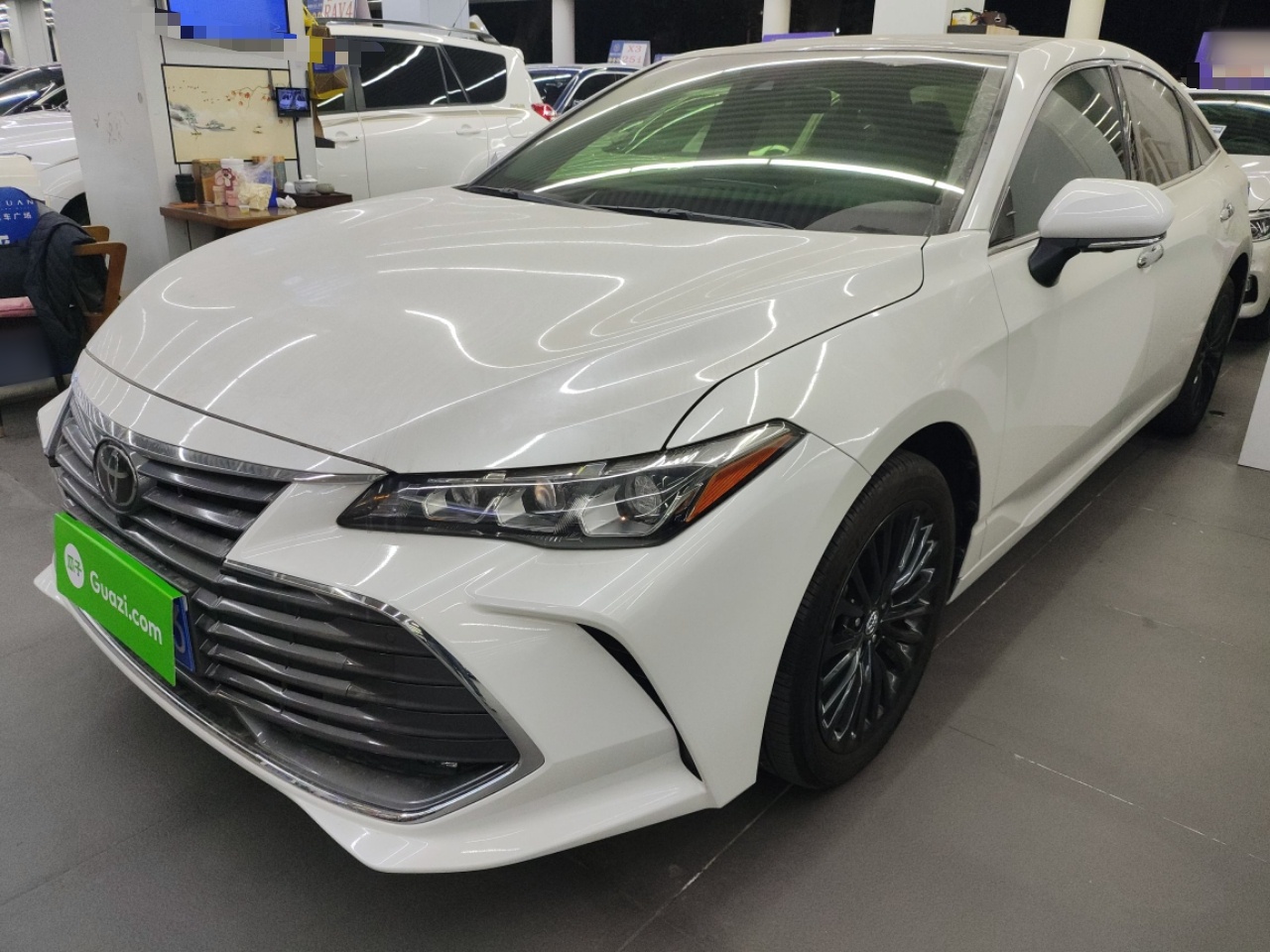 Toyota Avalon 2021 car image 
