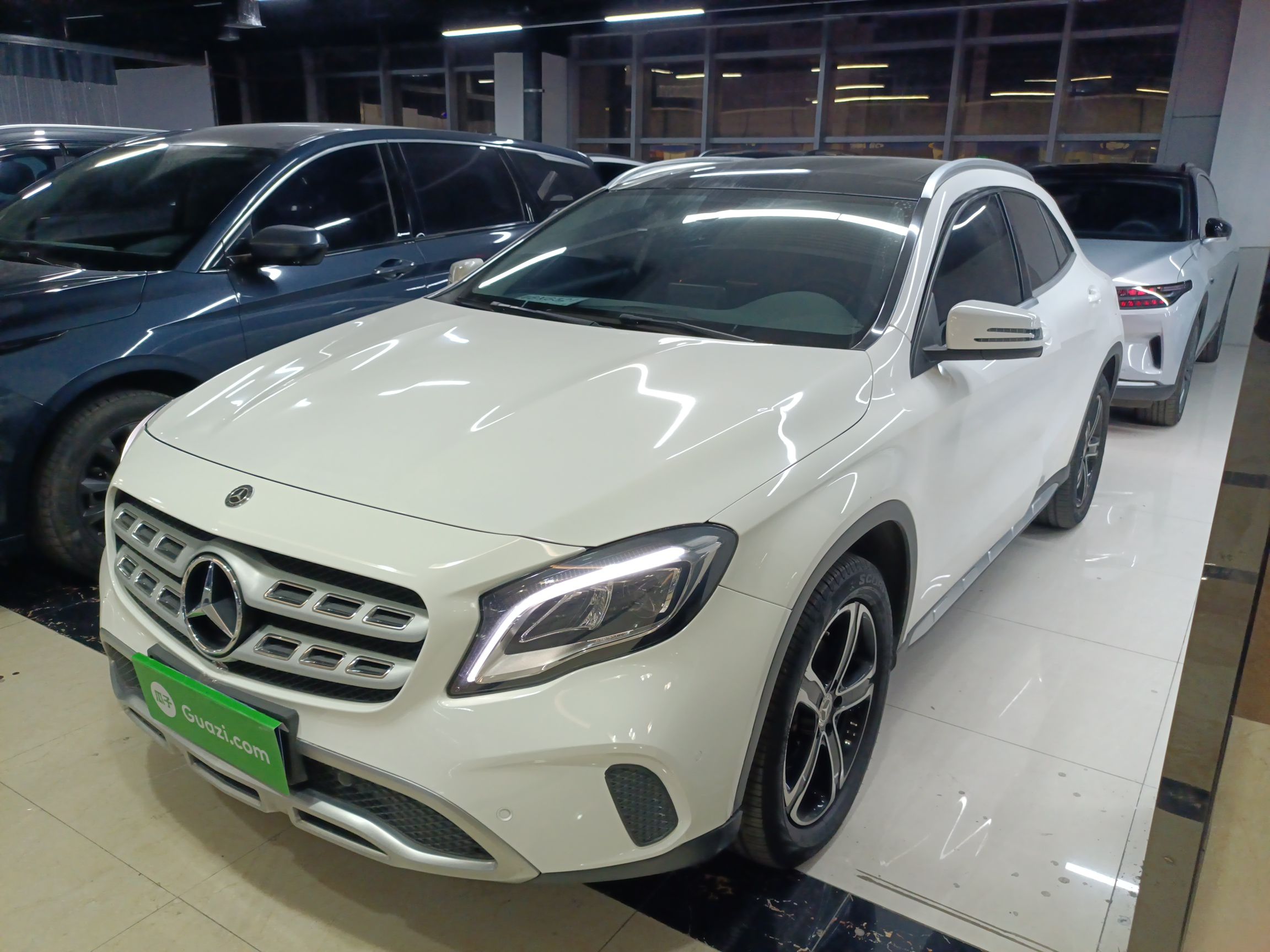 Mercedes-Benz GLA Class 2018 car image 