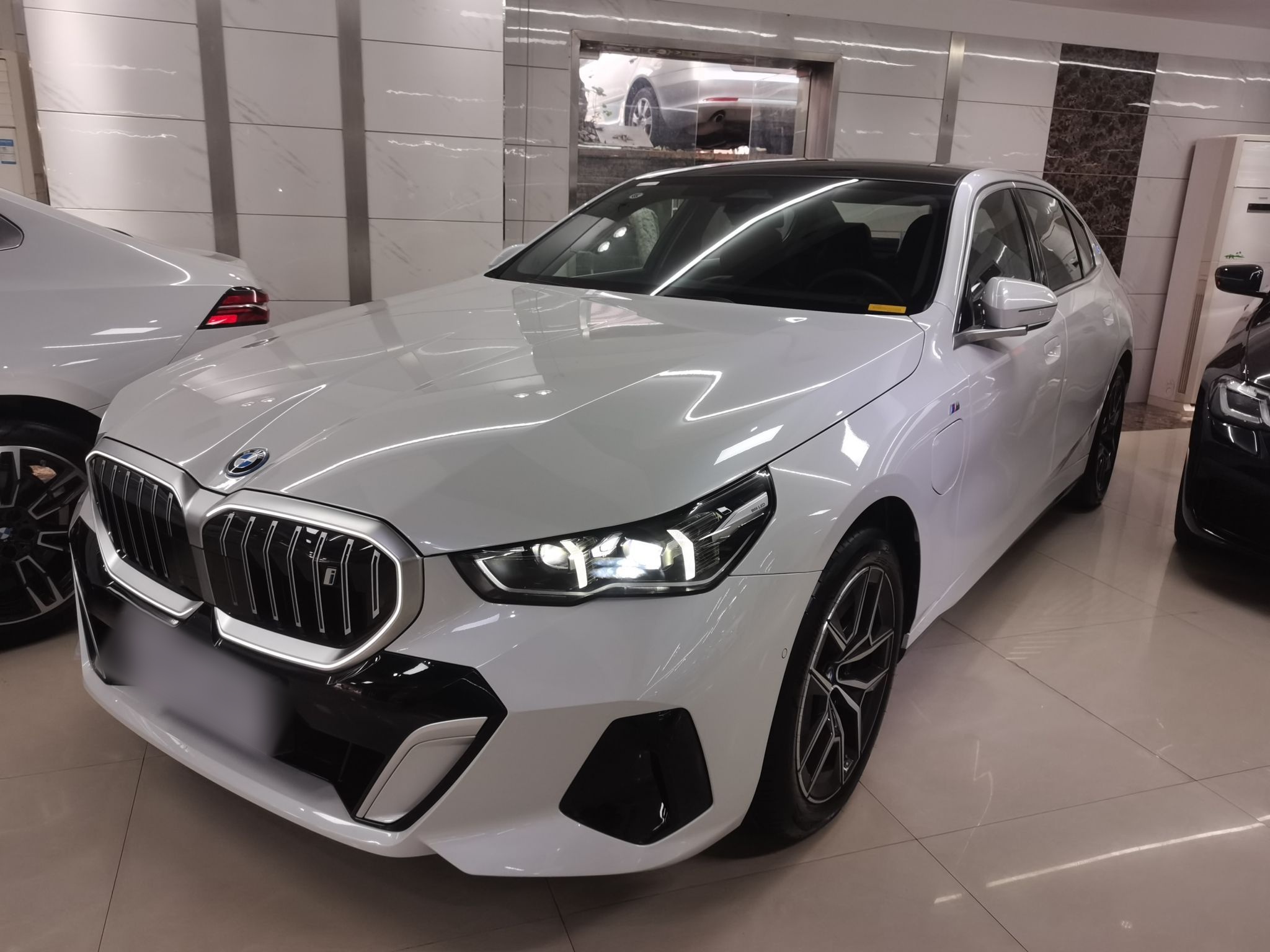 BMW i5 2025 car image 