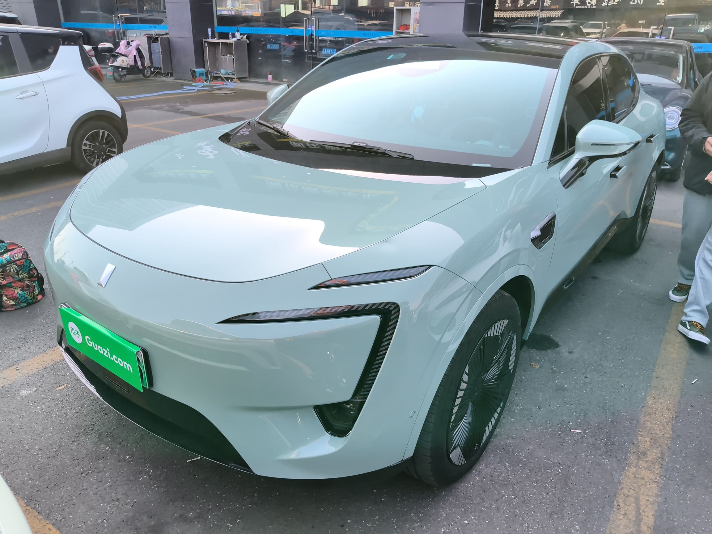 Avatr 11 2024 car image 