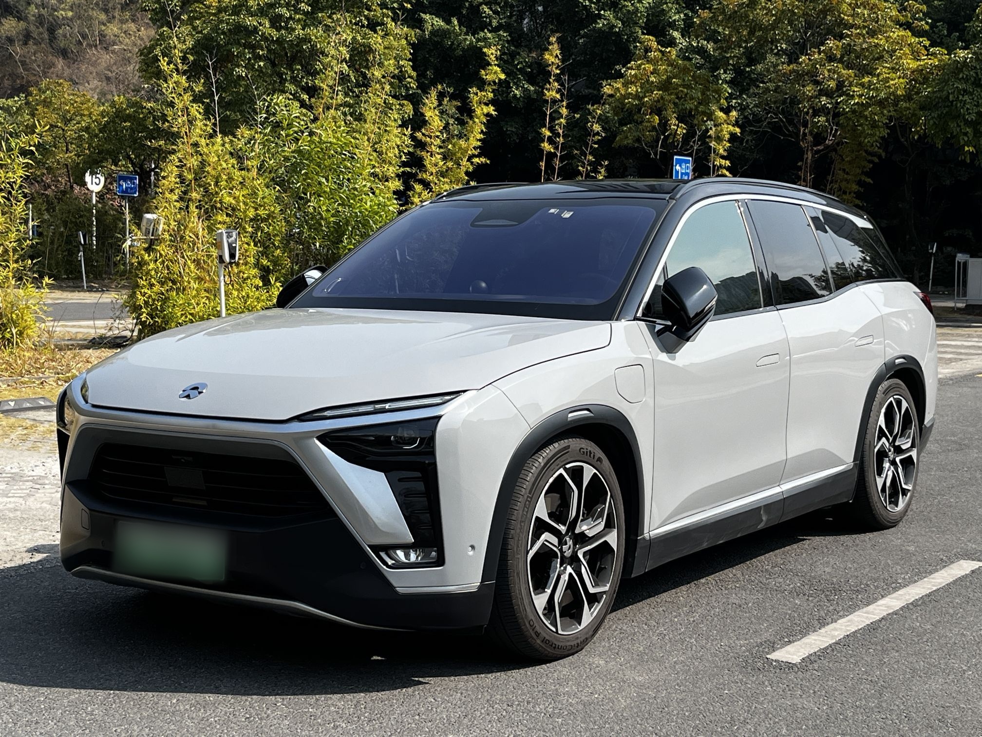 NIO ES8 2021 car image 