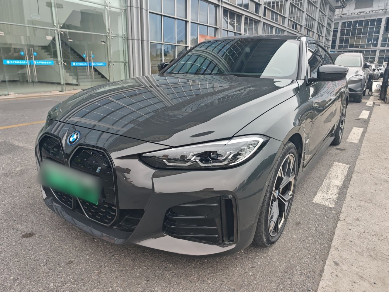 BMW i4 2022 car image 