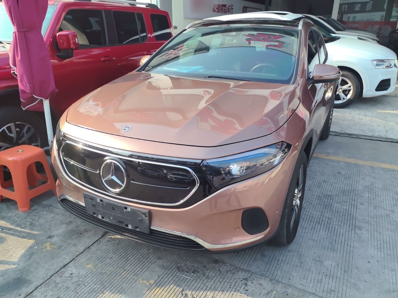 Mercedes-Benz EQA Class 2023 immagine di auto 