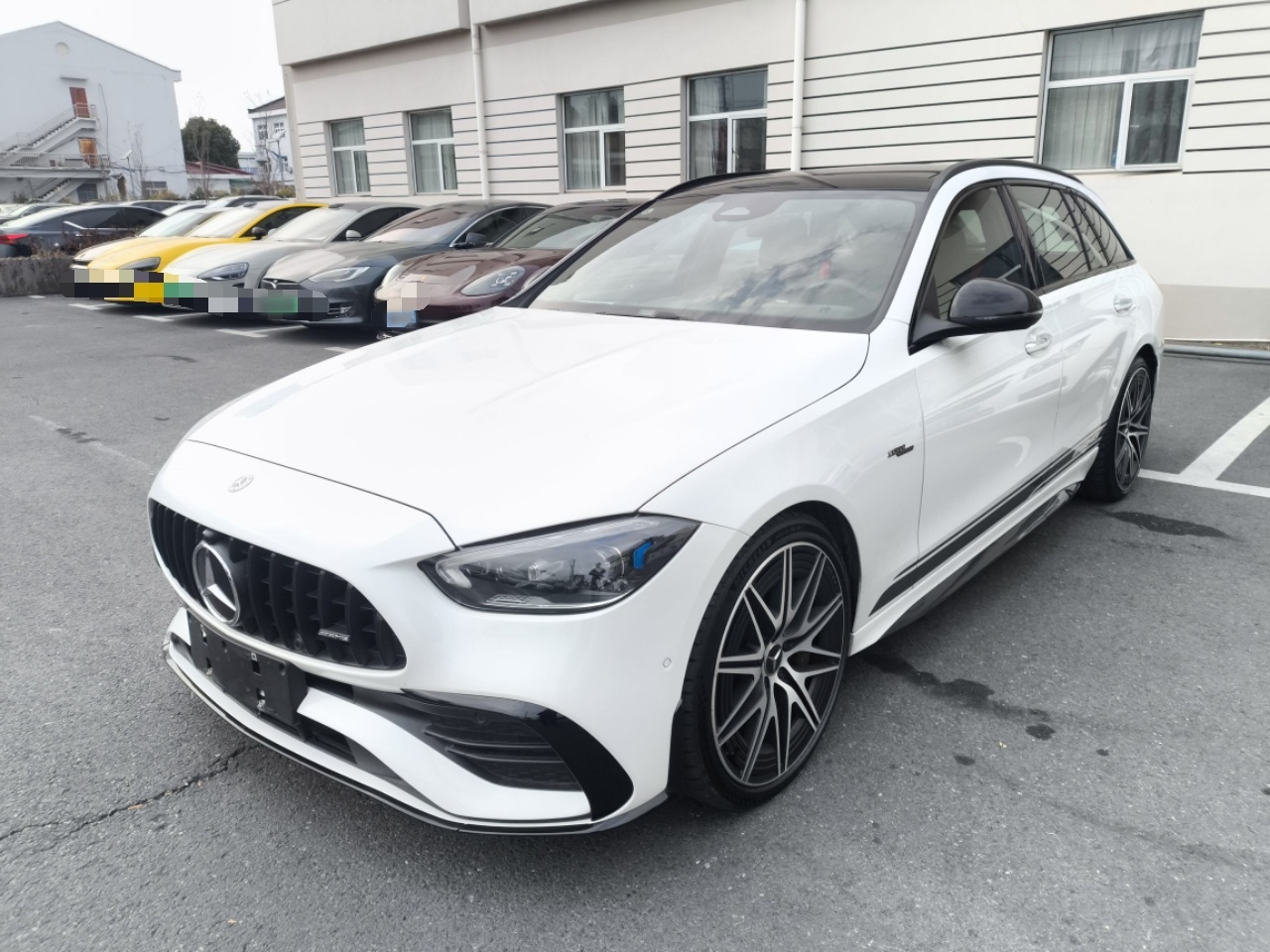 Mercedes-Benz C AMG 2023 Mercedes-Benz C AMG 2023 immagine di auto