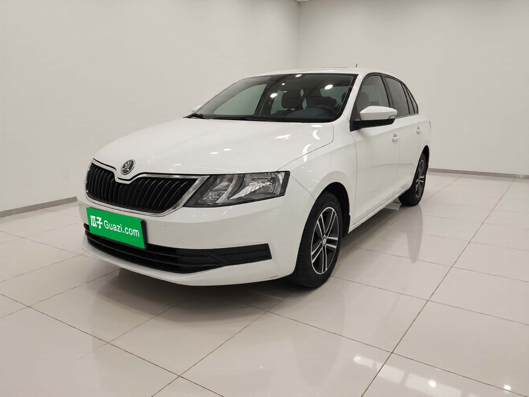 Skoda Rapid Spaceback 2017 Skoda Rapid Spaceback 2017 car image