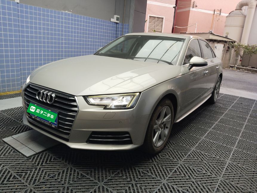 Audi A4L 2018 car image 