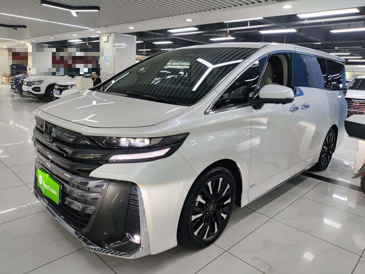 Toyota Vellfire 2024 car image 