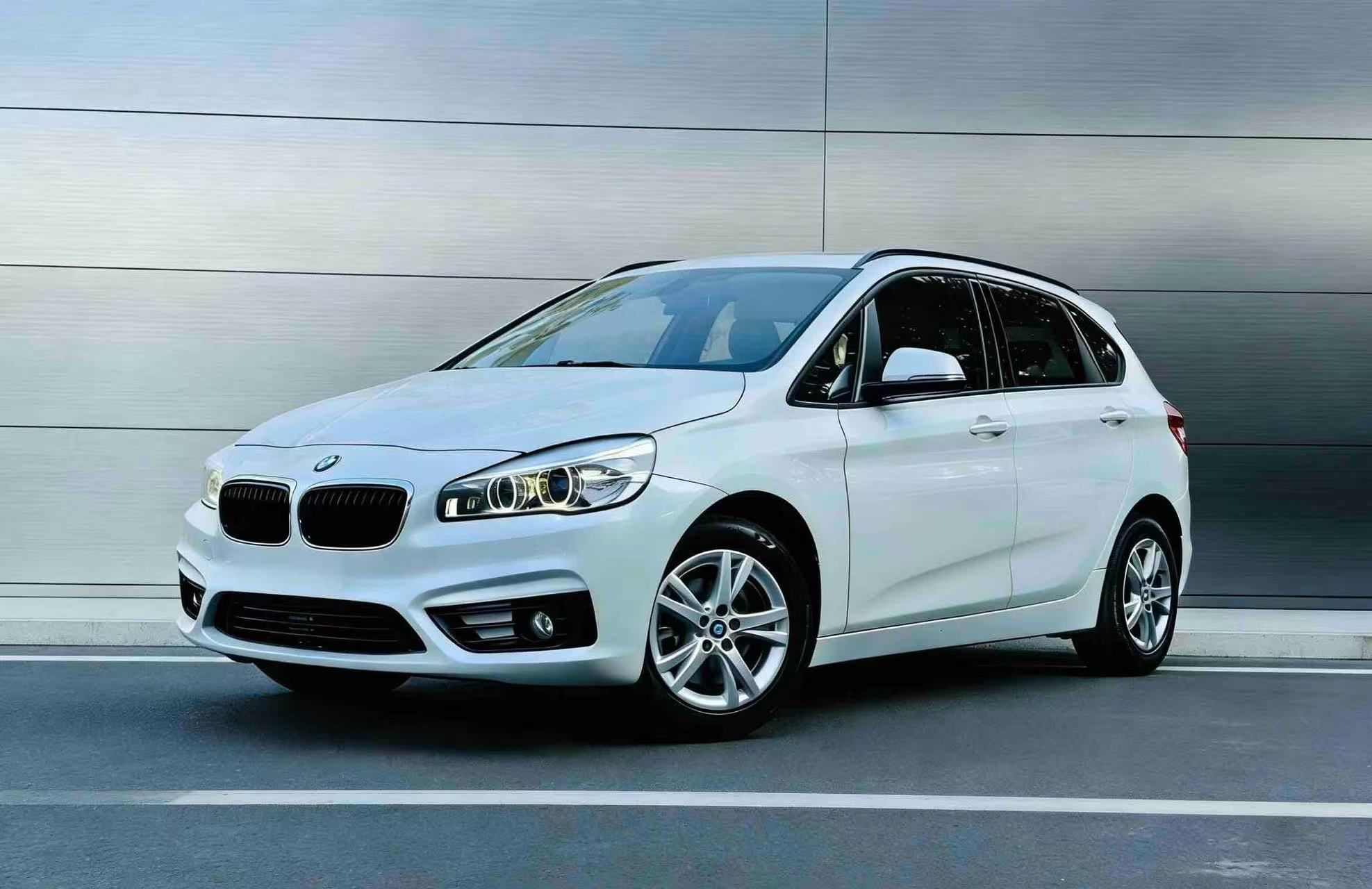 BMW 2 Series Tourer 2017 car image 